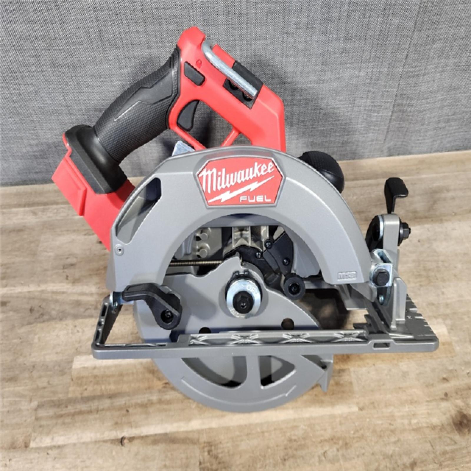 HOUSTON LOCATION - AS-IS Milwaukee M18 FUEL 7-1/4 Inch Circular Saw (Bare Tool)
