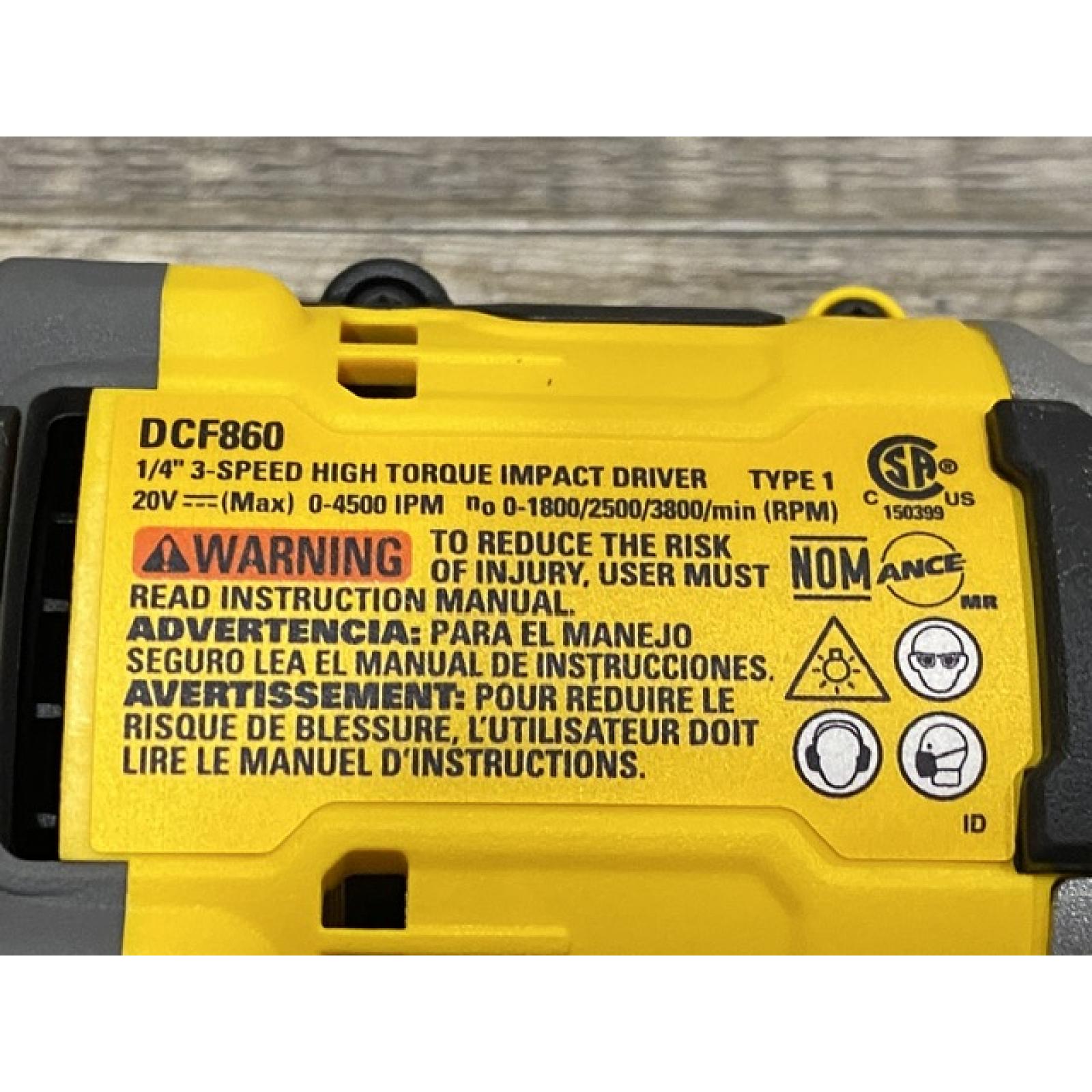 LIKE NEW - DEWALT 20V XR Lithium-Ion Cordless Hammer Drill Kit