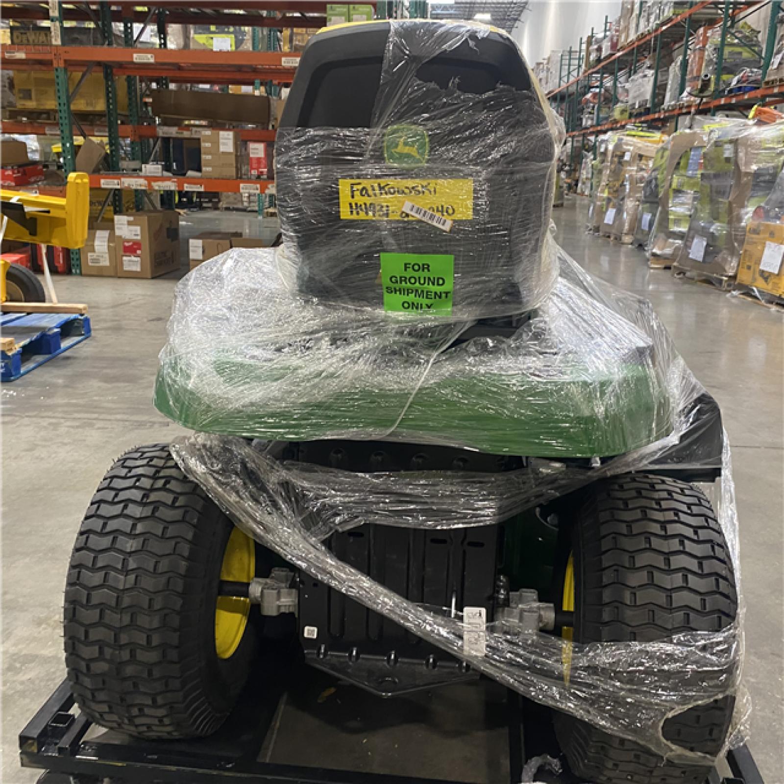 Dallas Location - As-Is John Deere S140 48-in 22 -HP V-twin Gas Lawn tractor