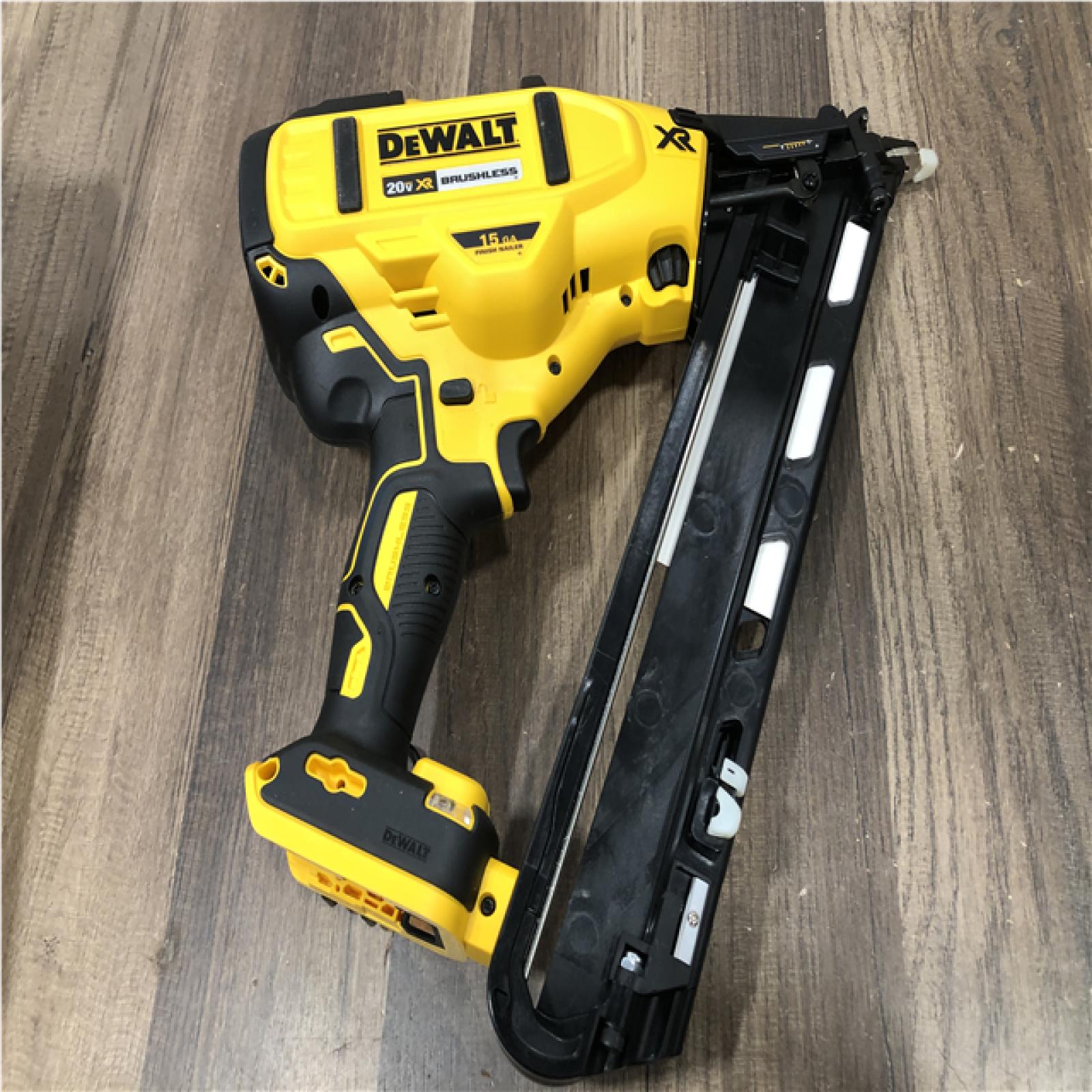 AS-IS DEWALT 20V MAX XR Lithium-Ion Cordless 2-1/2 in. 15-Gauge Finish Nailer Kit