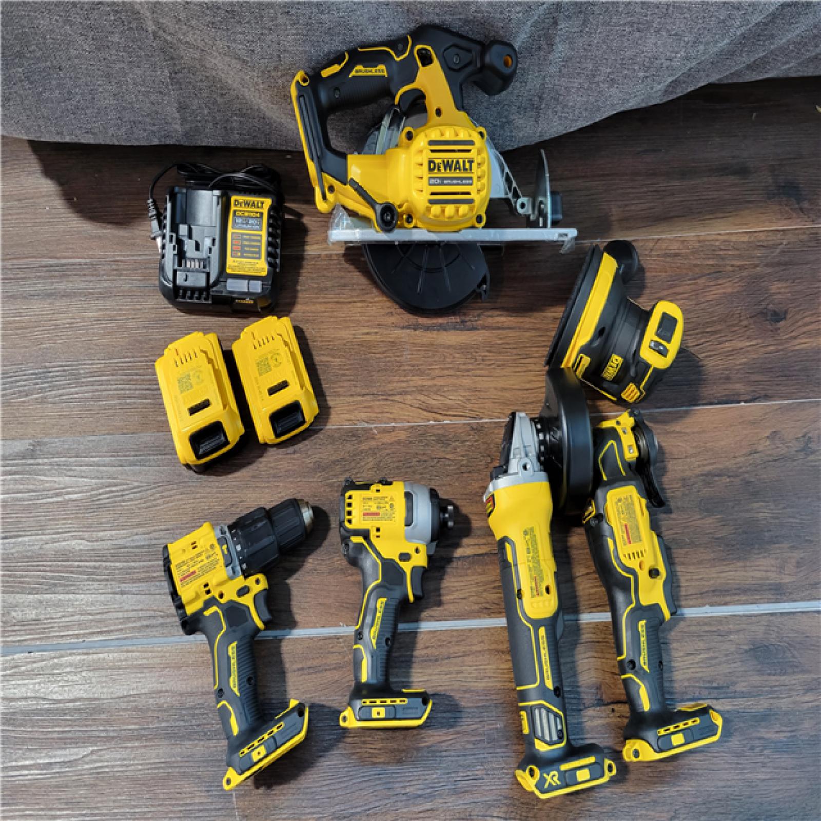 CALIFORNIA NEW DEWALT BRUSHLESS 6-TOOL COMBO KIT WITH TOUGHSYSTEM 2.0(BATTERIES AND CHARGER INCLUDED)
