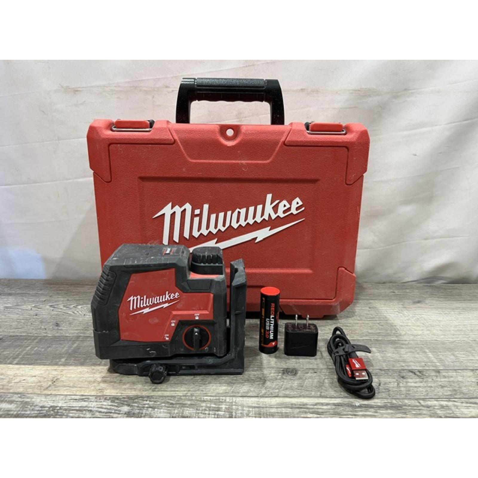 AS-IS Milwaukee 100 ft. REDLITHIUM Lithium-Ion USB Green Rechargeable Cross Line Laser Level with Charger