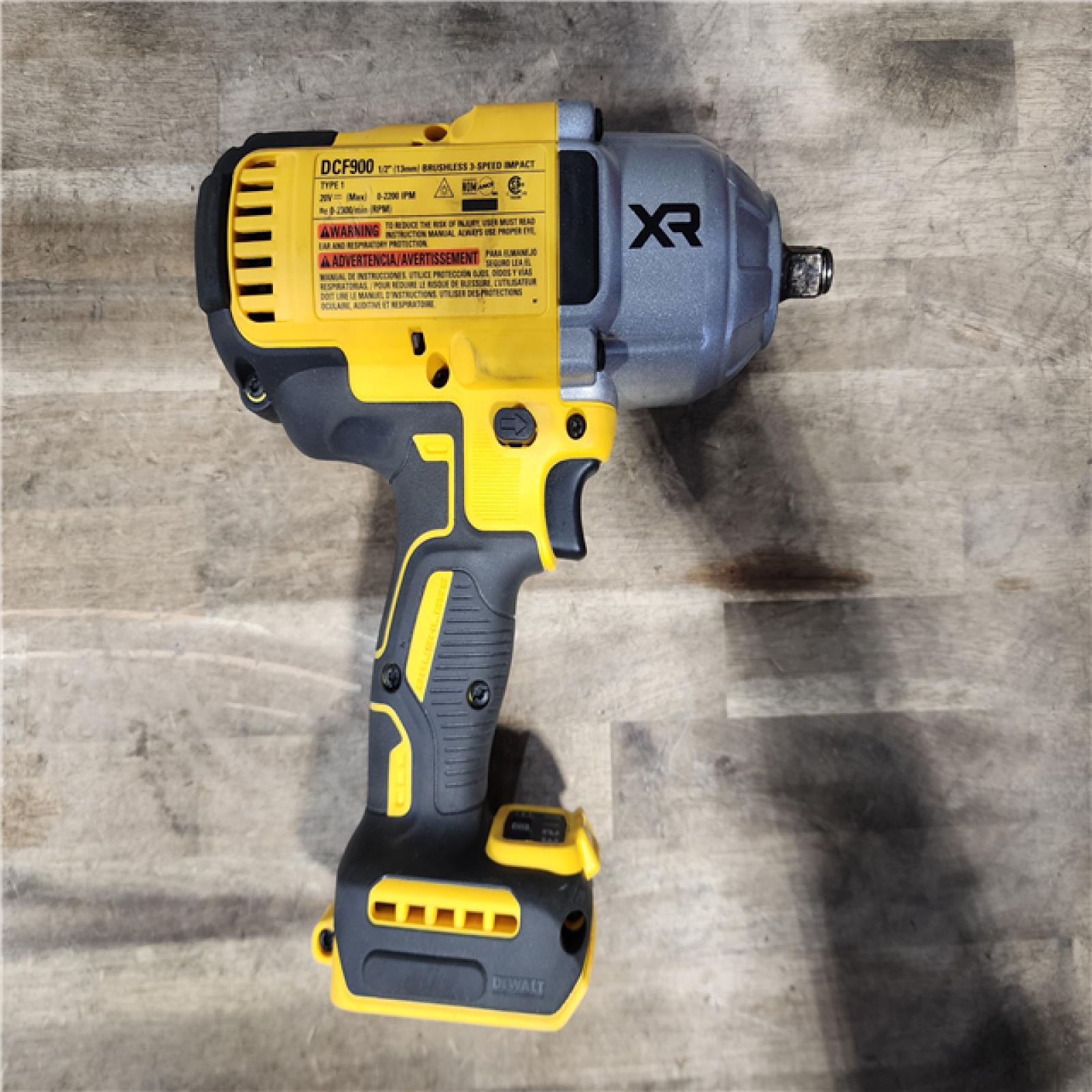 HOUSTON LOCATION - AS-IS Dewalt 20V MAX Lithium-Ion Cordless 1/2 in. Impact Wrench Kit W/ BATTERY & CHARGER