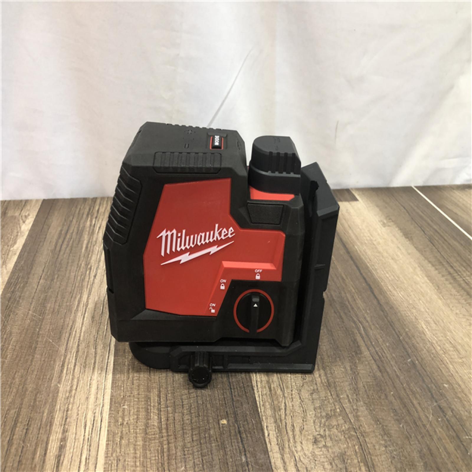 AS-IS Milwaukee 100 ft. REDLITHIUM Lithium-Ion USB Green Rechargeable Cross Line Laser Level with Charger