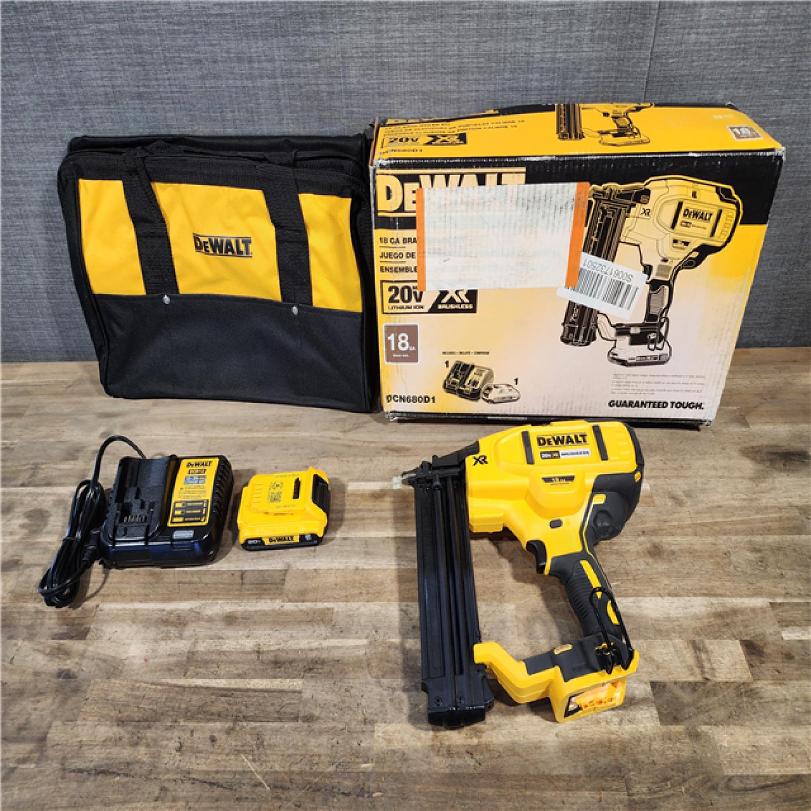 HOUSTON LOCATION - AS-IS (APPEARS LIKE NEW) DEWALT 20V MAX XR 18 Gauge Brad Nailer Kit