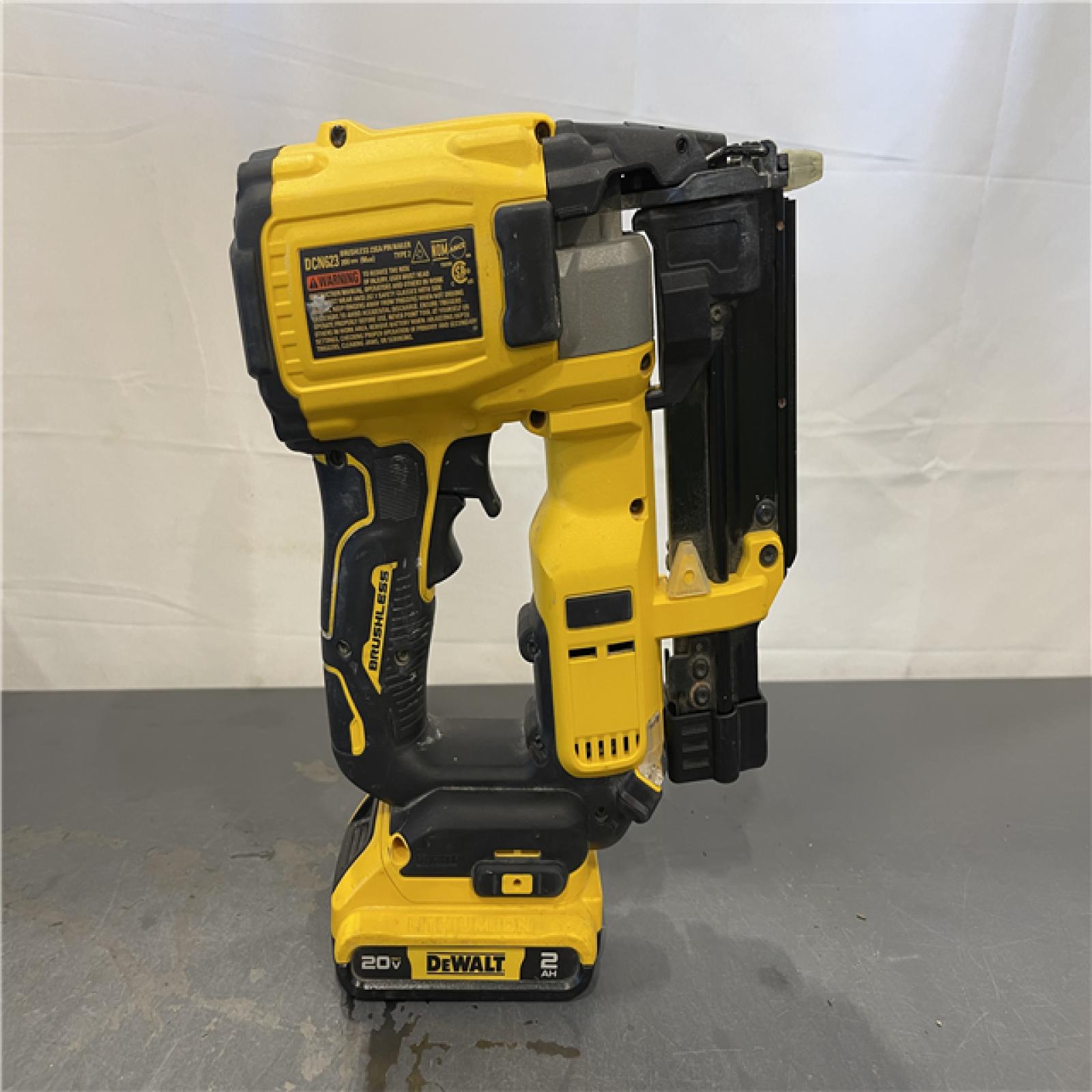 AS-IS - DeWalt ATOMIC 20V MAX Lithium Ion Cordless 23 Gauge Pin Nailer Kit