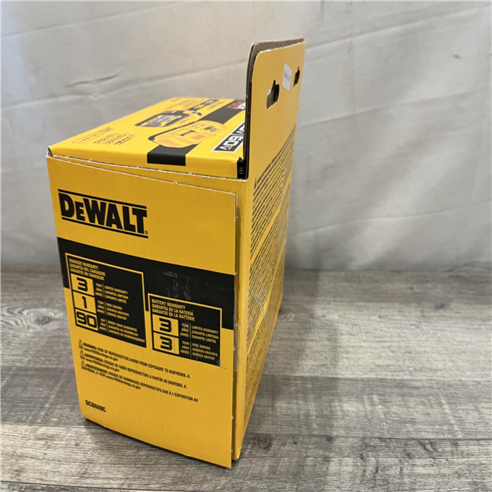 NEW - DEWALT 20V/60V MAX FLEXVOLT Lithium-Ion 9.0Ah Battery and Charger Starter Kit