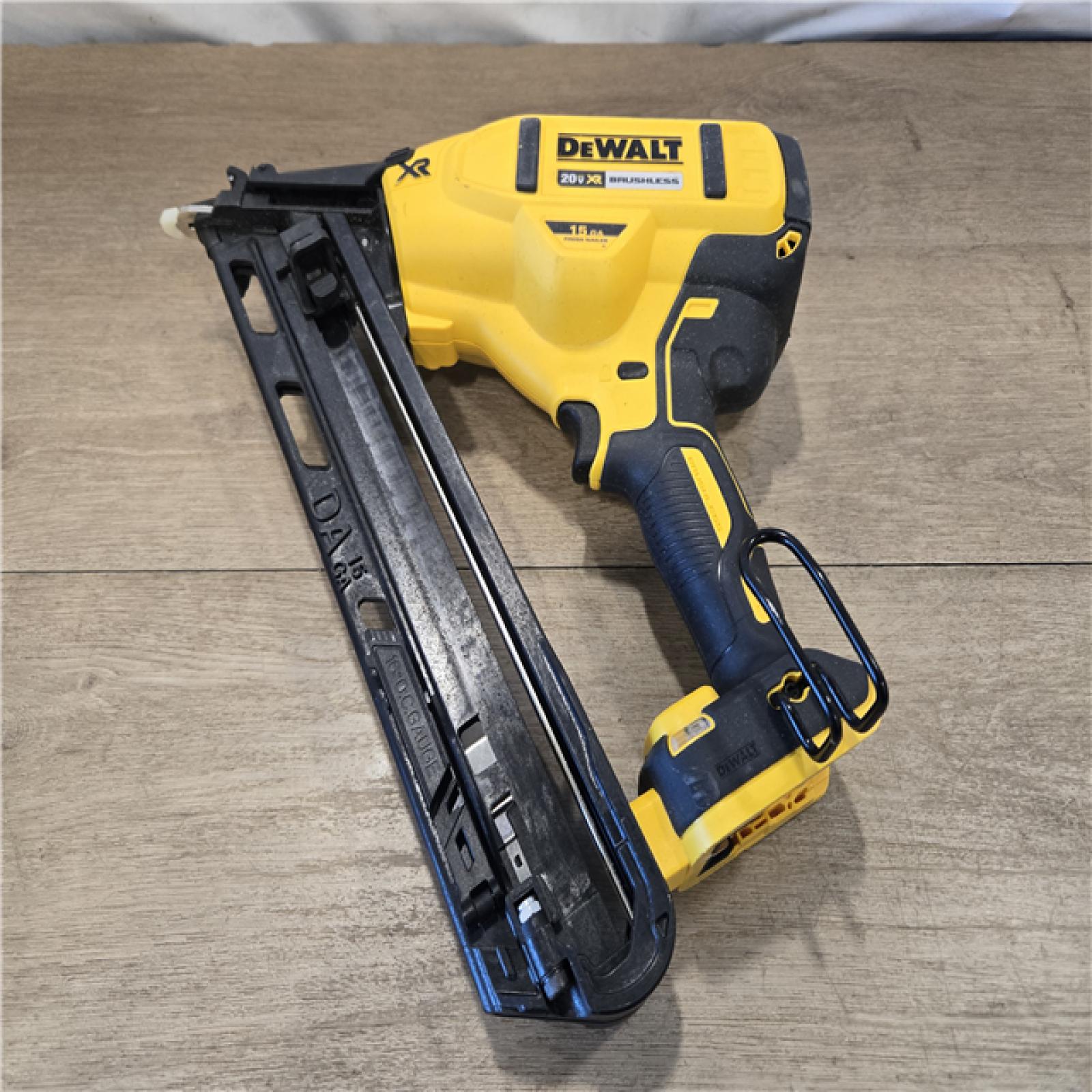 AS-IS DEWALT 20V MAX XR Cordless 2-1/2 in. 15-Gauge Finish Nailer Kit