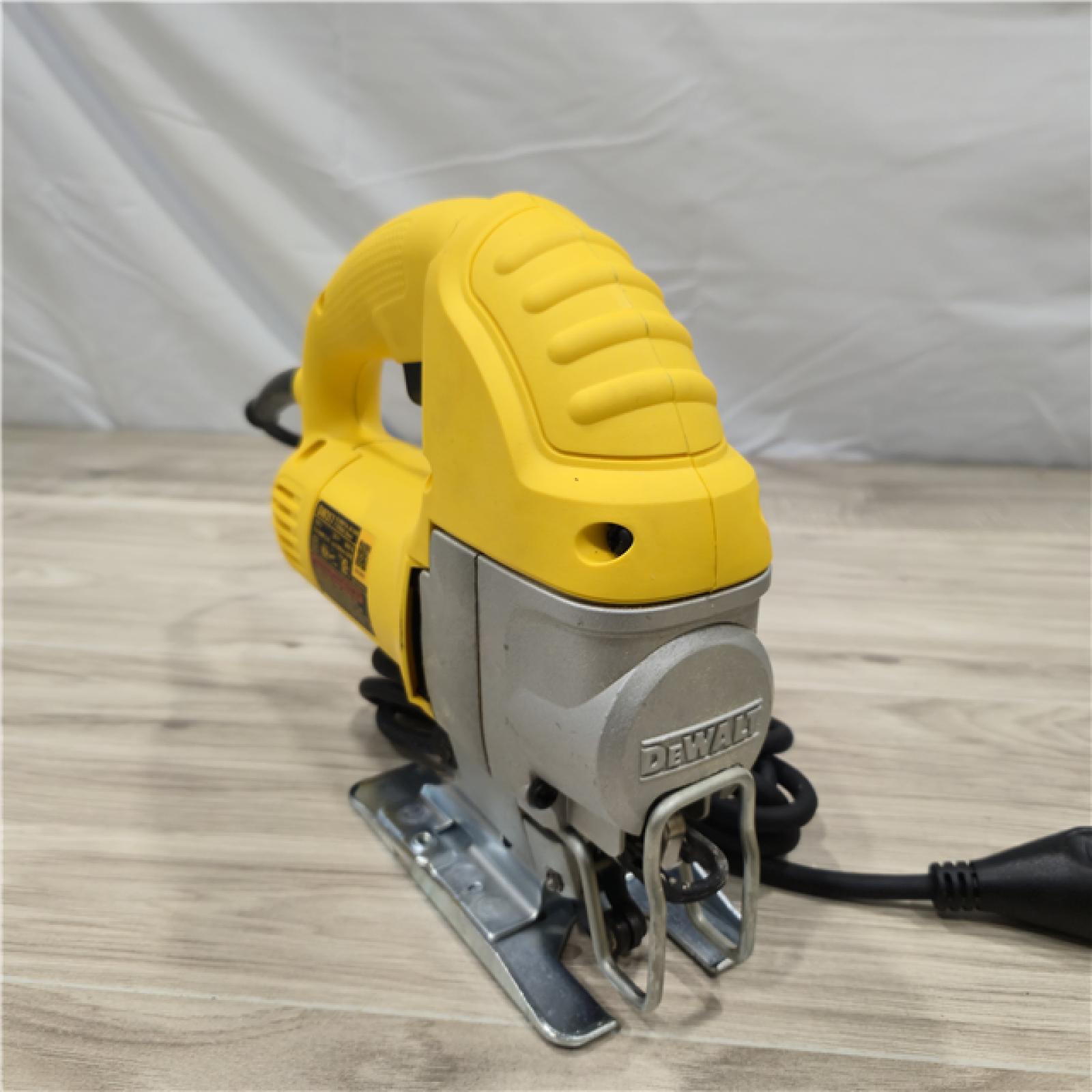 AS-IS Dewalt 5.5 Amp Corded Jig Saw Kit