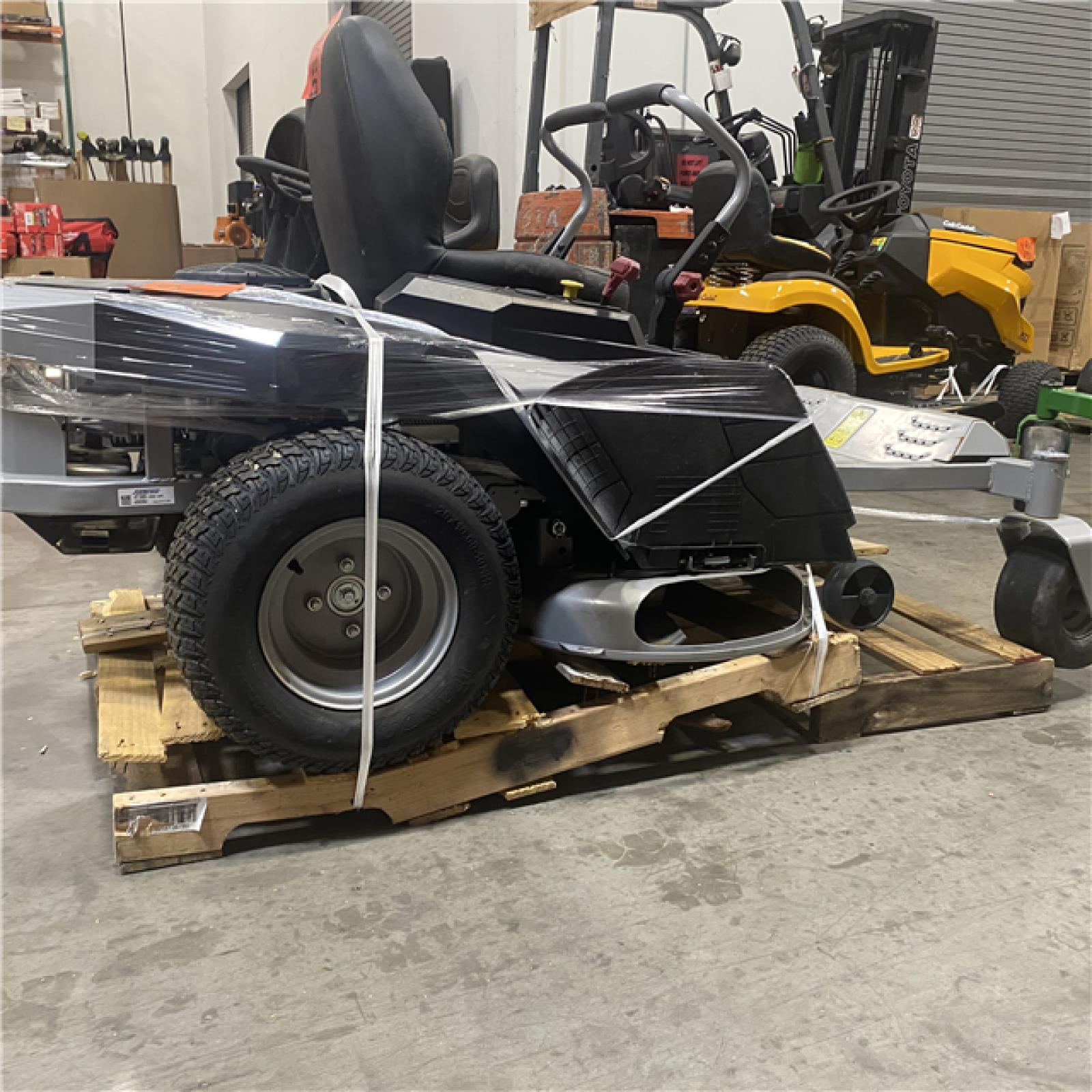 Dallas Location - As-Is Murray Cruz 42 Zero-Turn Lawn Mower