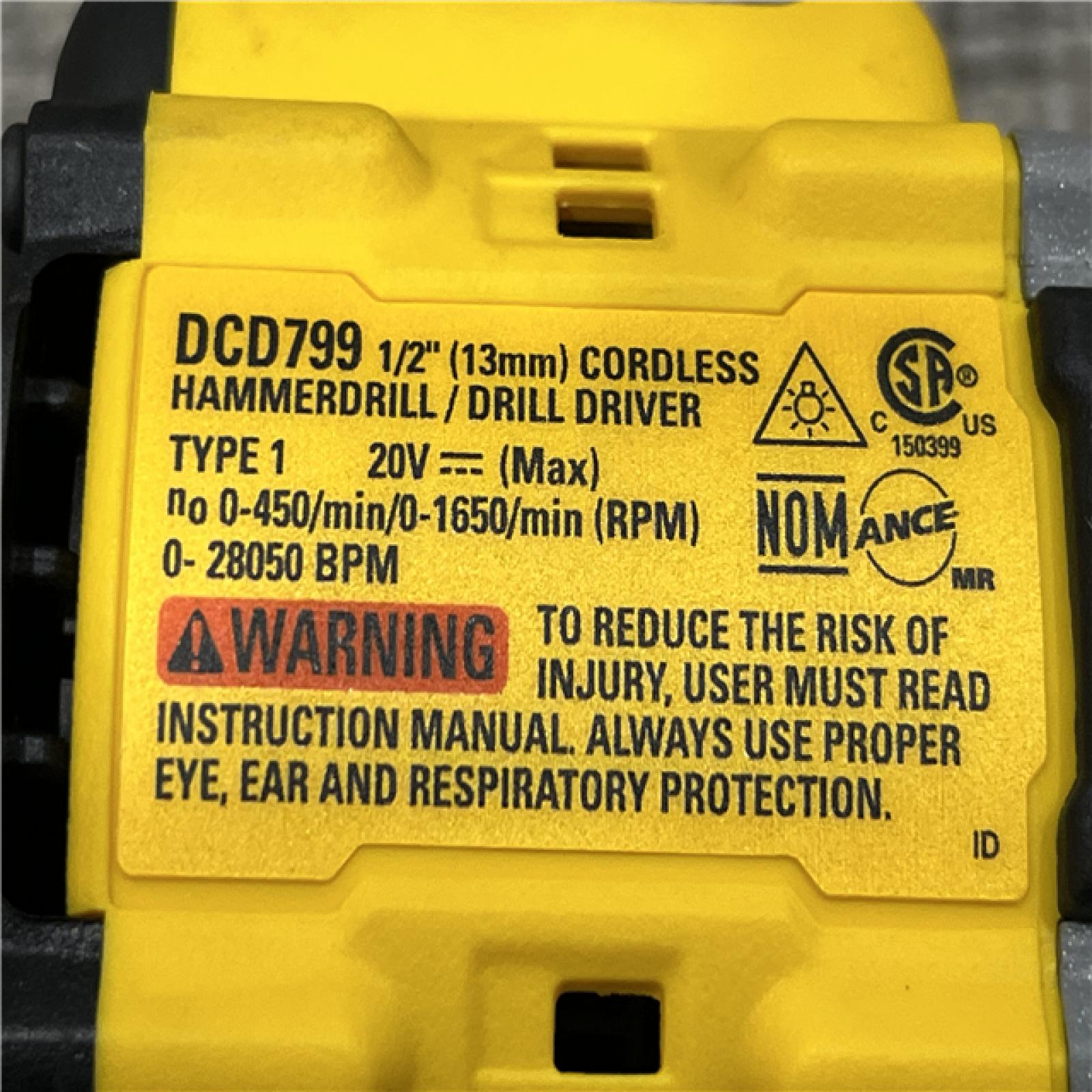 LIKE NEW - DEWALT ATOMIC 20V Cordless 1/2 in. Compact Hammer Drill Kit