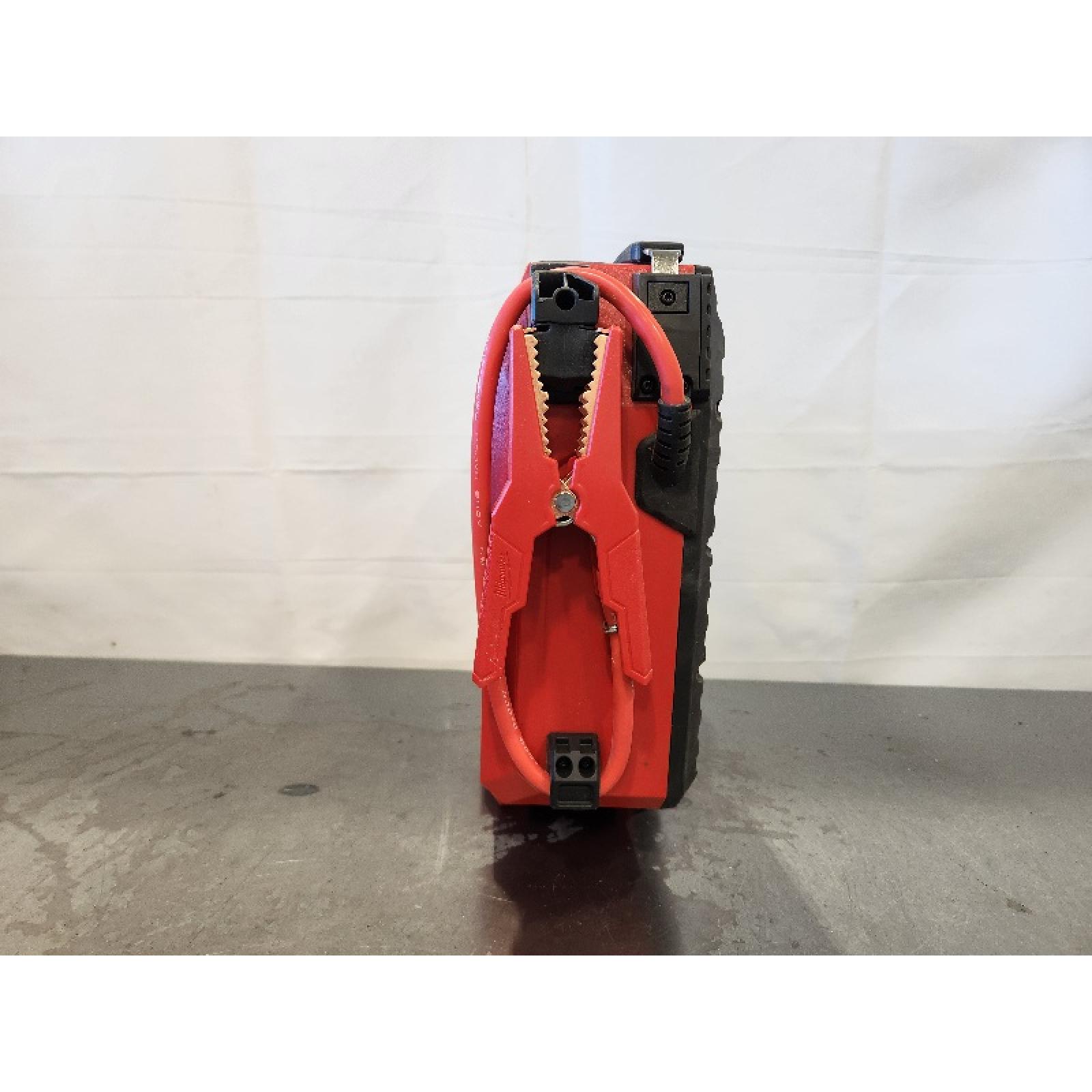 AS-IS- Milwaukee M18 18V Lithium-Ion Cordless 2000 Peak Amp HOTSHOT Jump Starter (Tool-Only)