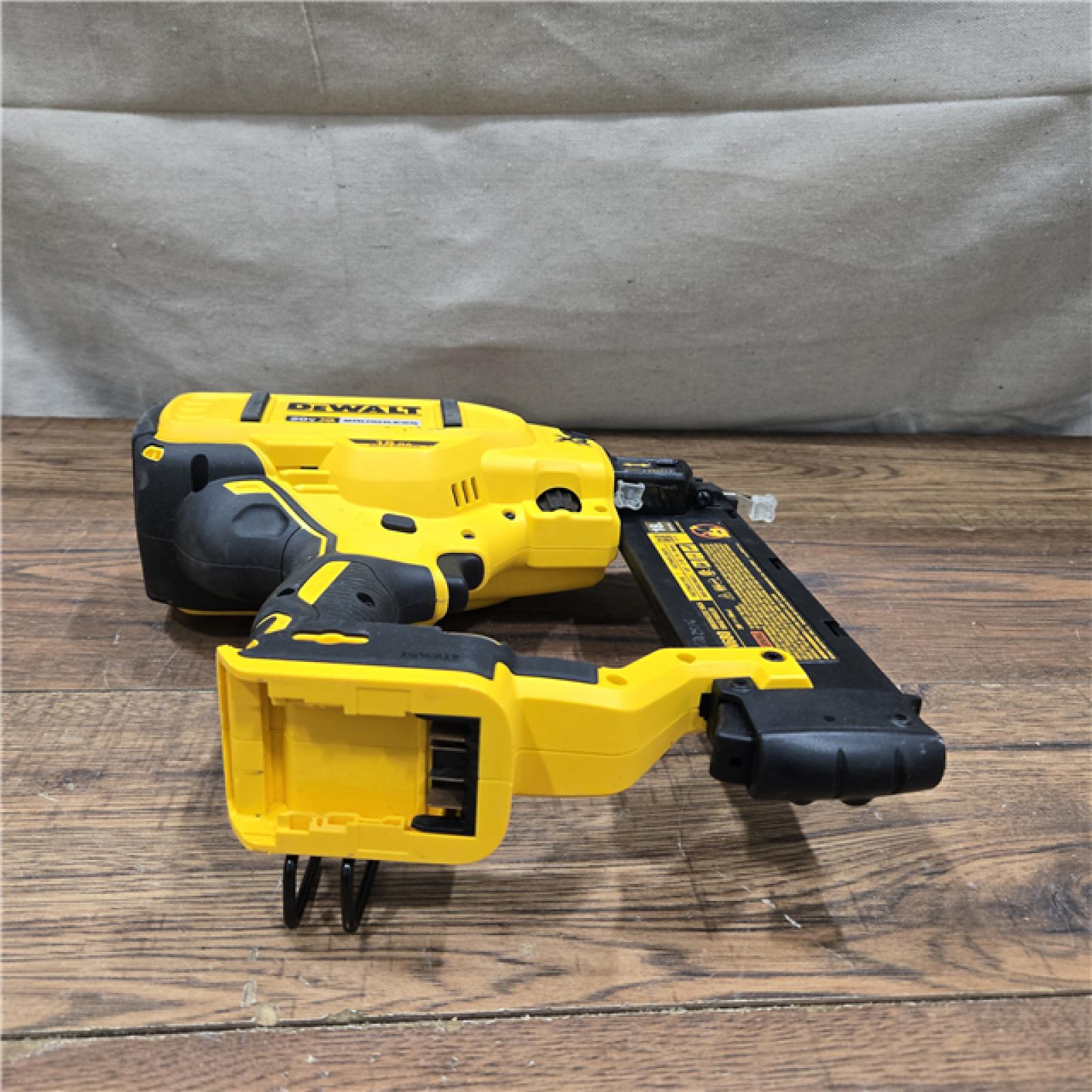 AS-IS DeWalt 20V MAX XR Lithium-Ion Electric Cordless 18-Gauge Brad Nailer (Tool Only)