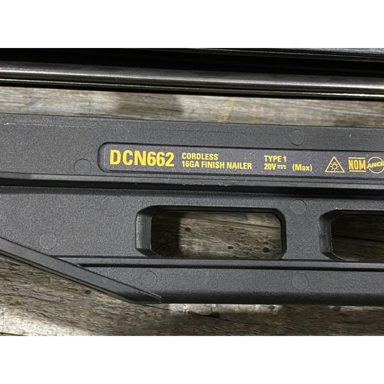 AS-IS DEWALT 20V MAX XR Lithium-Ion 16-Gauge Cordless Finish Nailer Kit