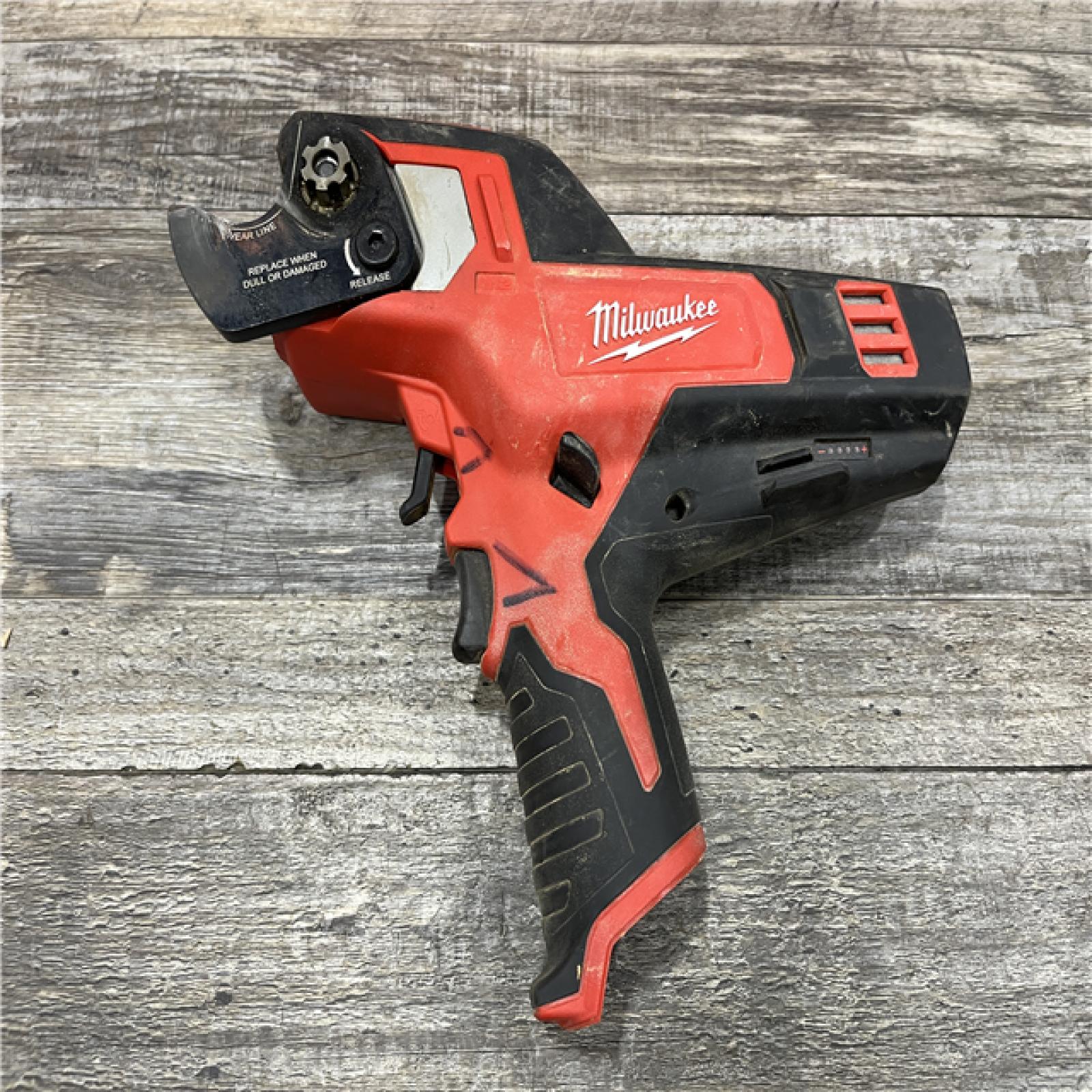 AS-IS Milwaukee 12V Lithium-Ion Cordless 600 MCM Cable Cutter Kit