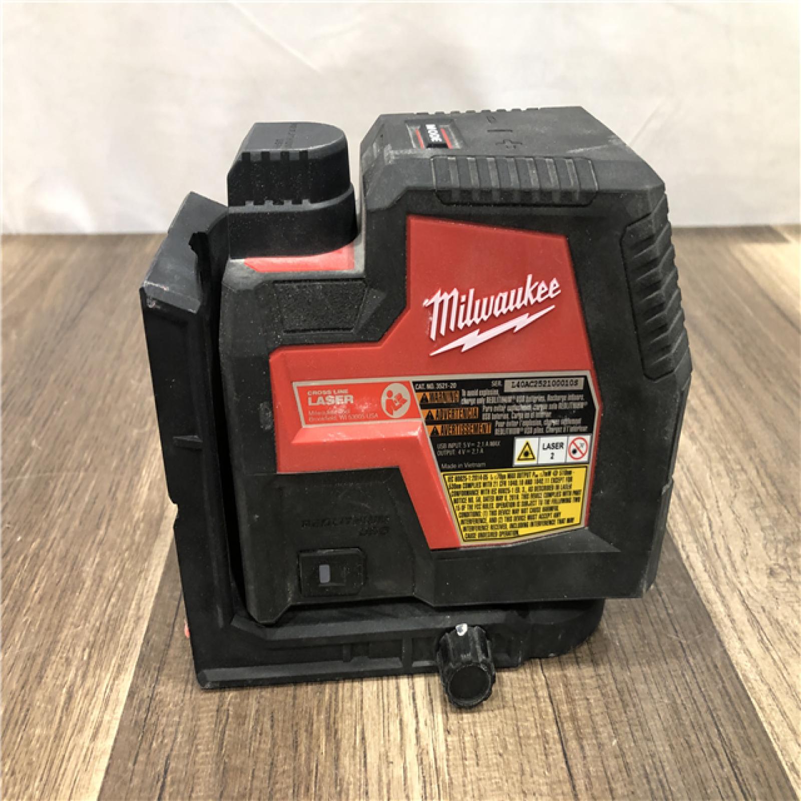 AS-IS Milwaukee 100 ft. REDLITHIUM Lithium-Ion USB Green Rechargeable Cross Line Laser Level with Charger