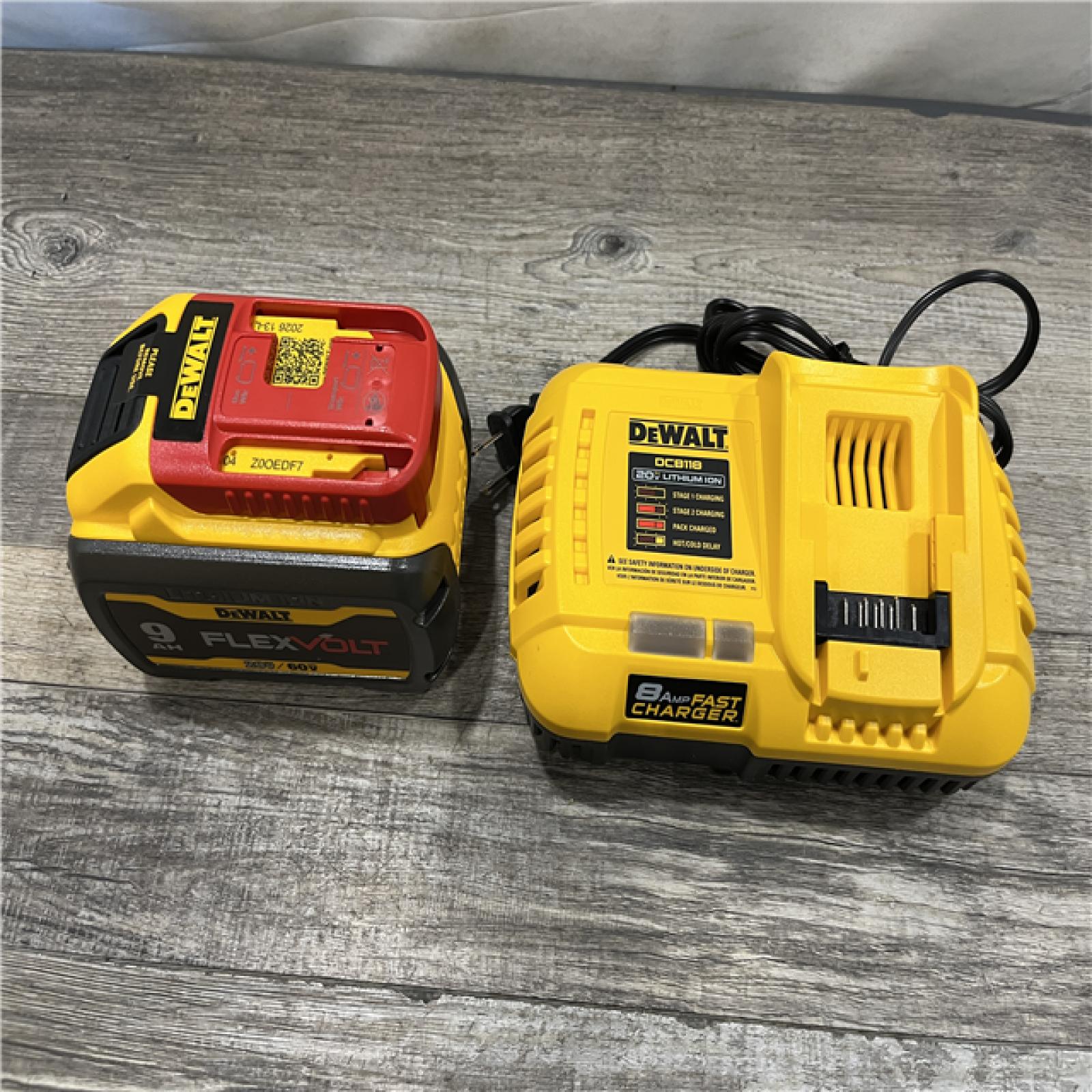 LIKE NEW - DEWALT 20V/60V MAX FLEXVOLT Lithium-Ion 9.0Ah Battery and Charger Starter Kit