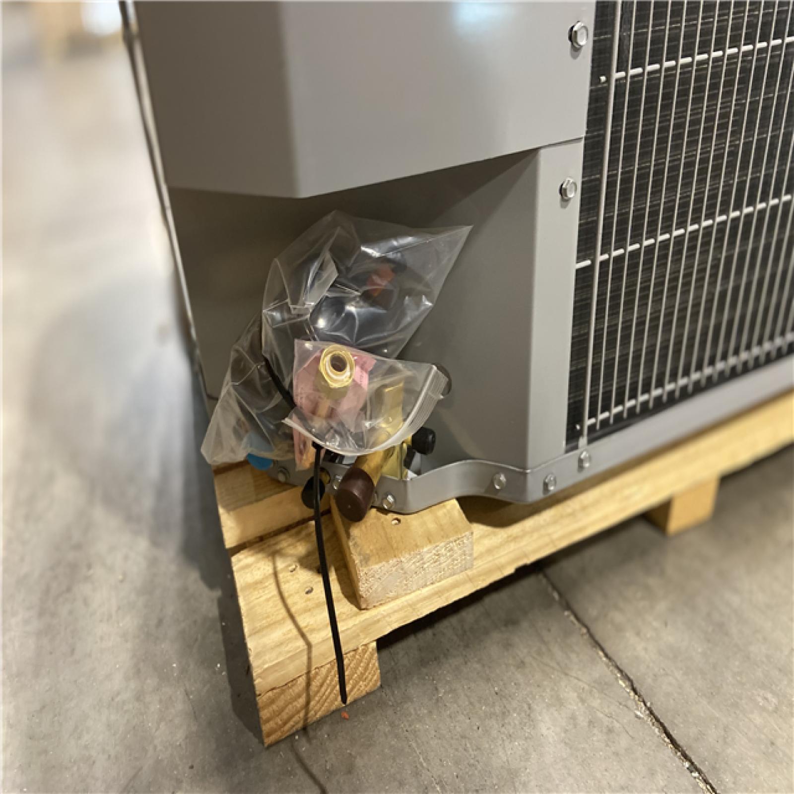 DALLAS LOCATION - Smartcomfort® by Carrier 2.5 Ton 14.3 Seer2 Heat Pump