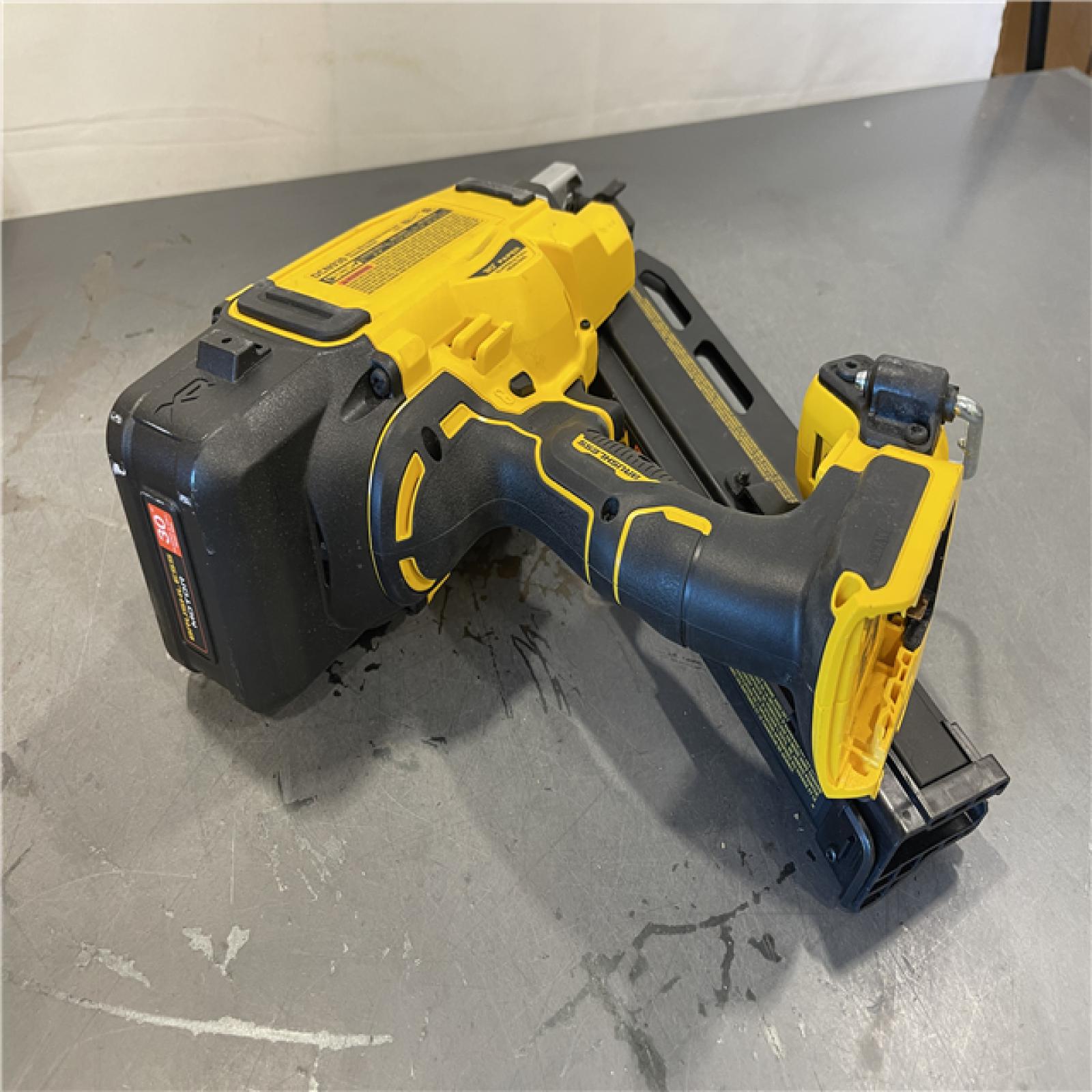 AS-IS - DEWALT 20-Volt 21° Cordless Framing Nailer