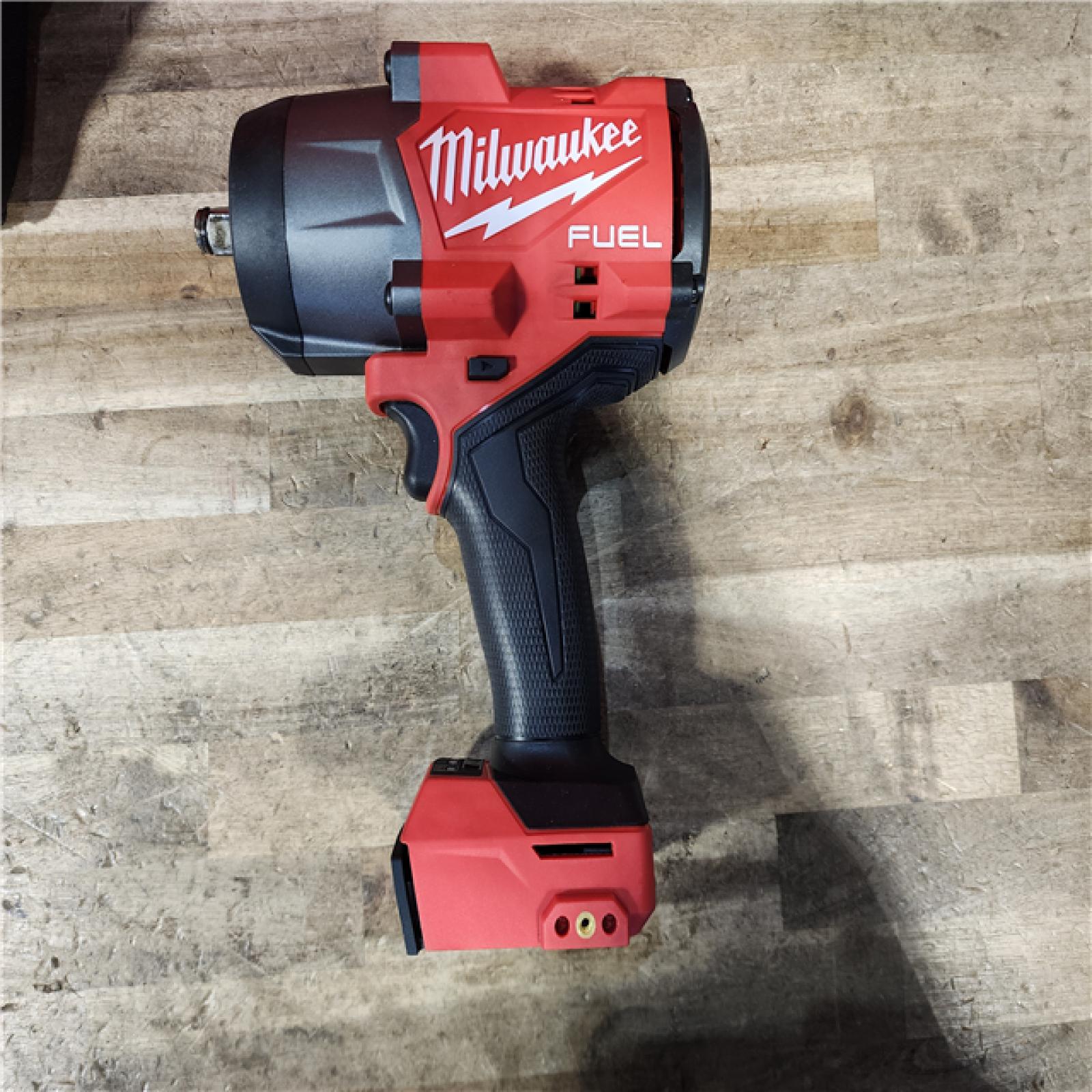 HOUSTON LOCATION - AS-IS Milwaukee FUEL 18V Lithium-Ion Brushless Cordless 1/2 in. Impact Wrench w/Friction Ring Kit