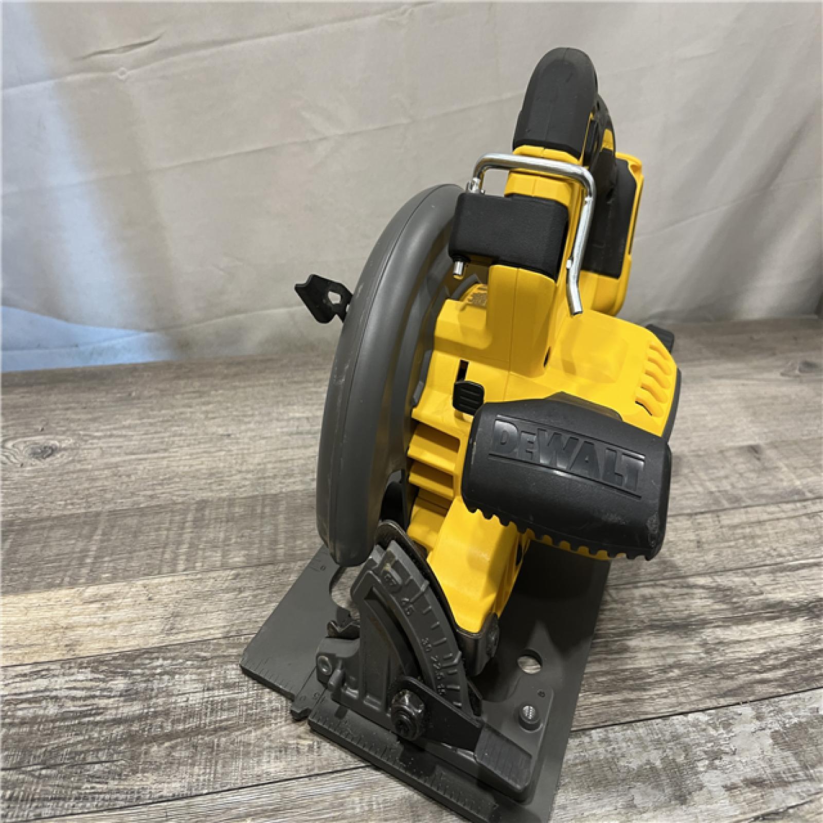 AS-IS DEWALT FLEXVOLT 60V MAX Cordless Brushless 7-1/4 in. Circular Saw with Brake (Tool Only)