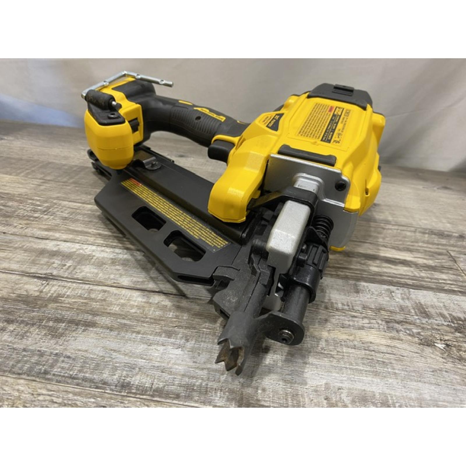AS-IS DEWALT 20V 30 Degree Cordless Framing Nailer (Tool-Only)