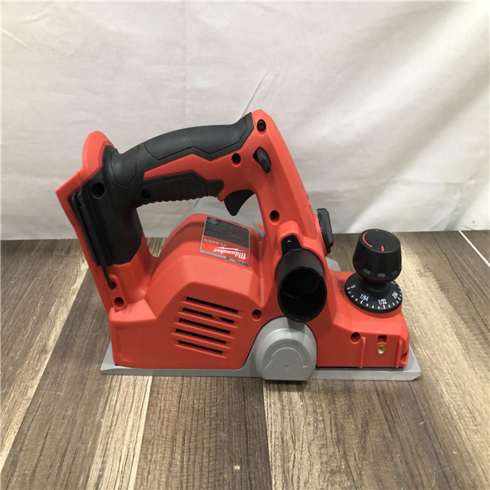 AS-IS Milwaukee M18 18V Lithium-Ion Cordless 3-1/4 in. Planer (Tool-Only)