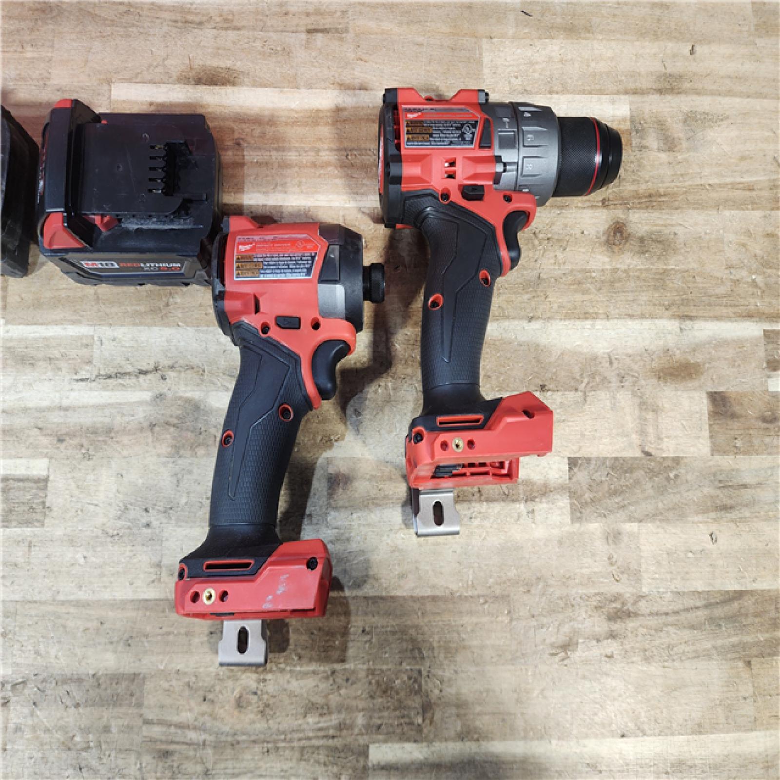 HOUSTON LOCATION - AS - IS Milwaukee 2 Tool Combo Kit W/ (2) Battery & Charger