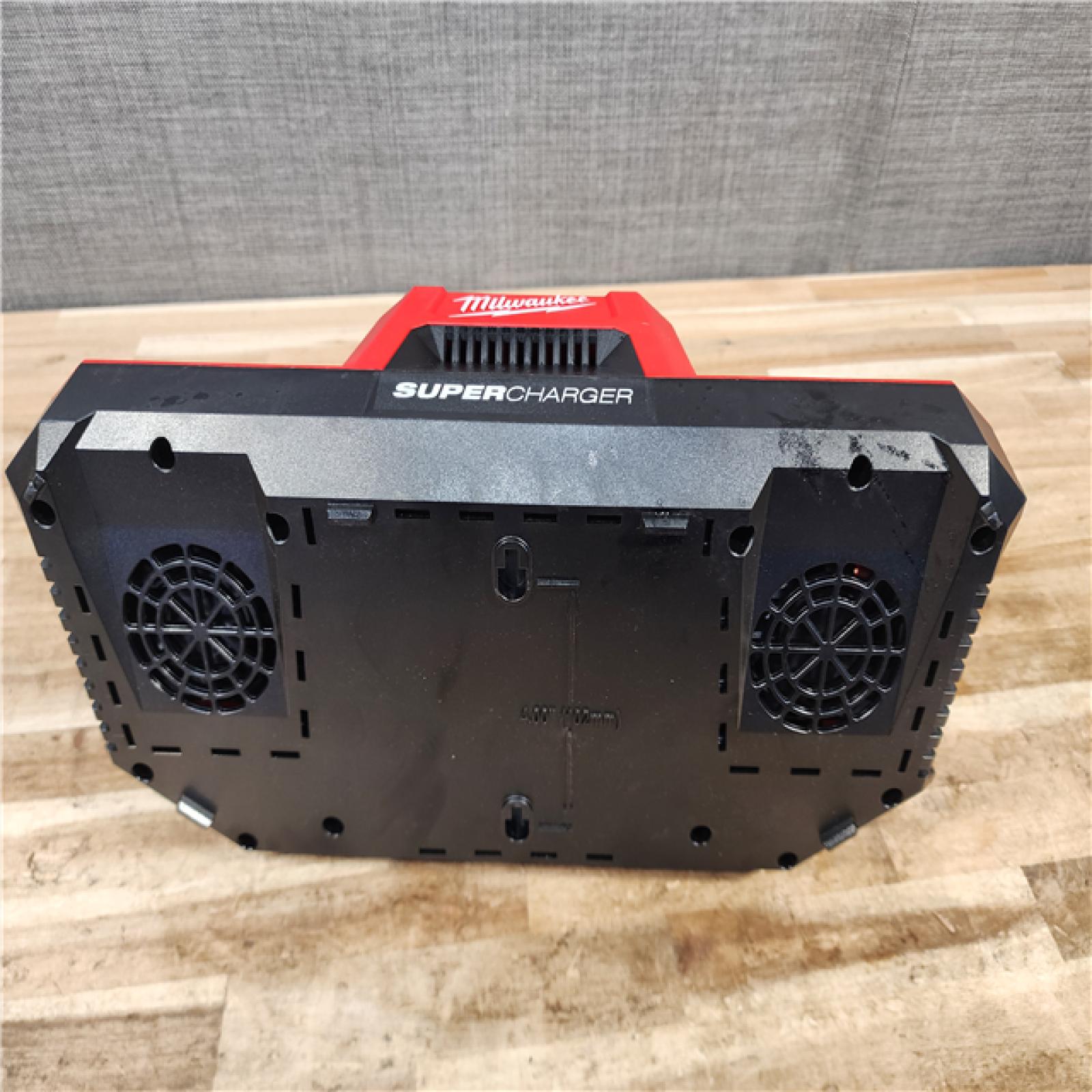 HOUSTON LOCATION - AS-IS Milwaukee M18 18V Dual Bay Simultaneous Super Charger Tool-Only