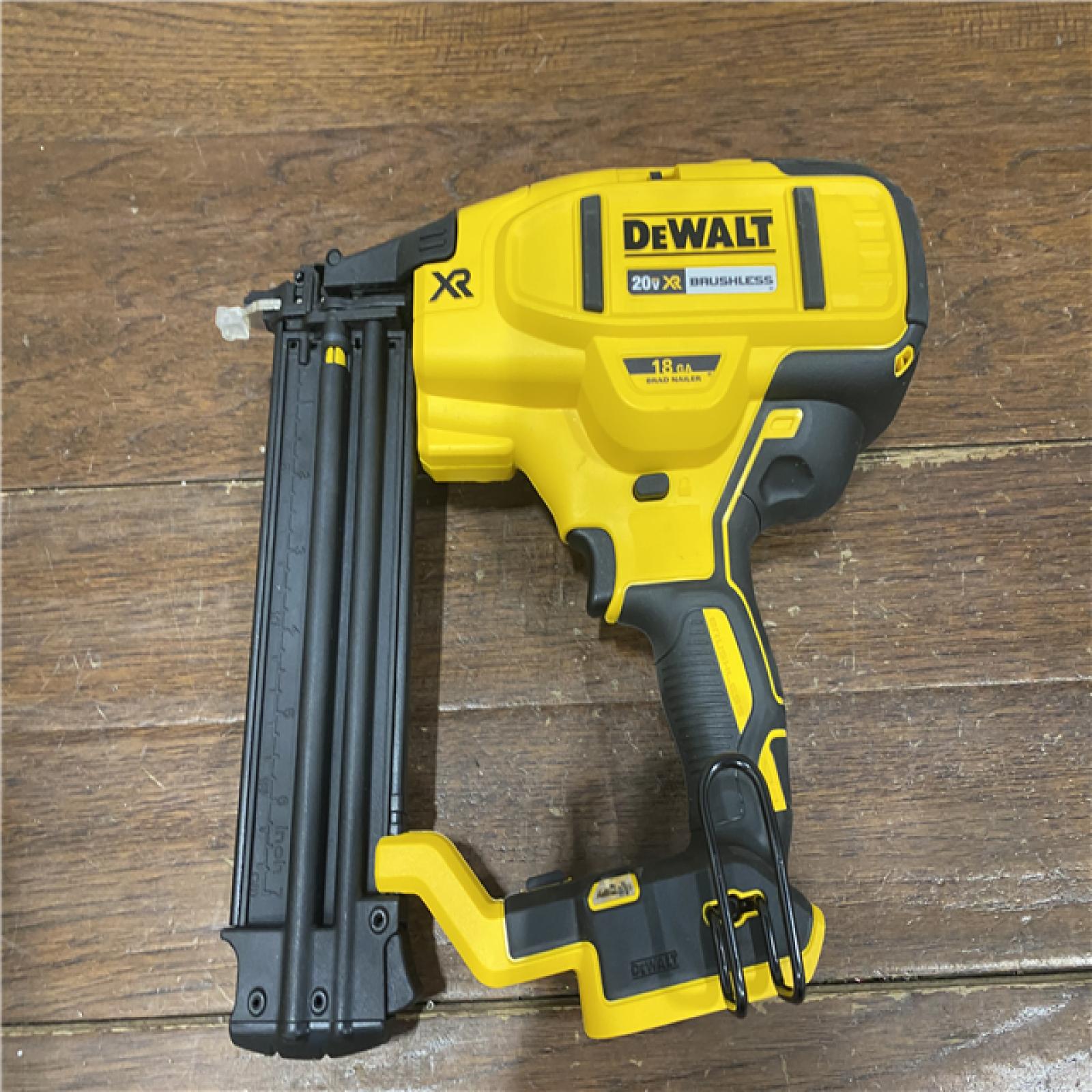 AS-IS DEWALT 20V MAX XR 18 Gauge Brad Nailer Kit