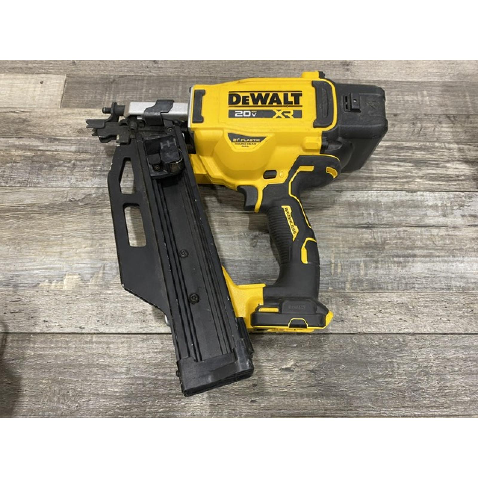 AS-IS DEWALT 20-Volt 21° Cordless Framing Nailer Kit
