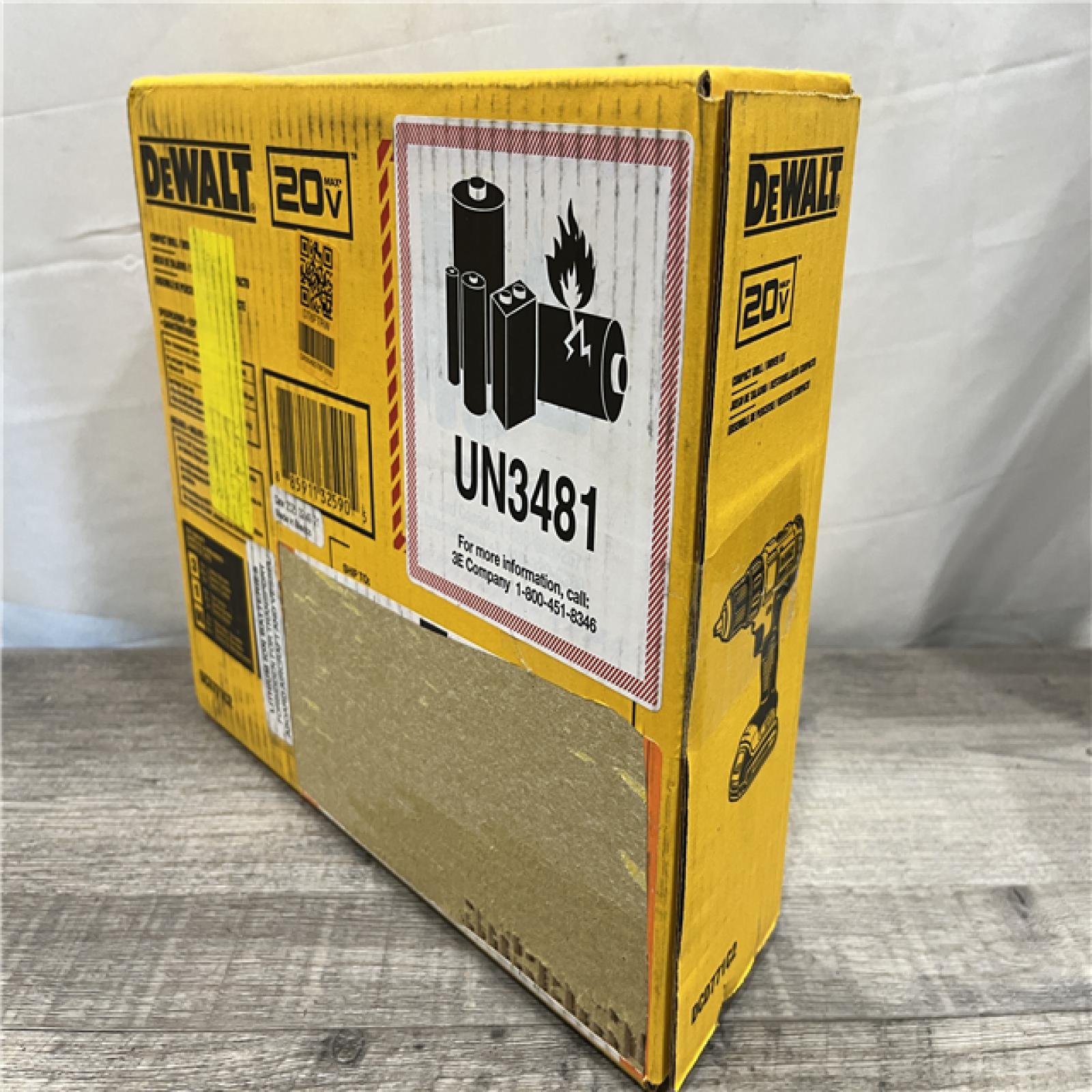 NEW - DEWALT 20V MAX Cordless 1/2 in. Drill/Driver Kit