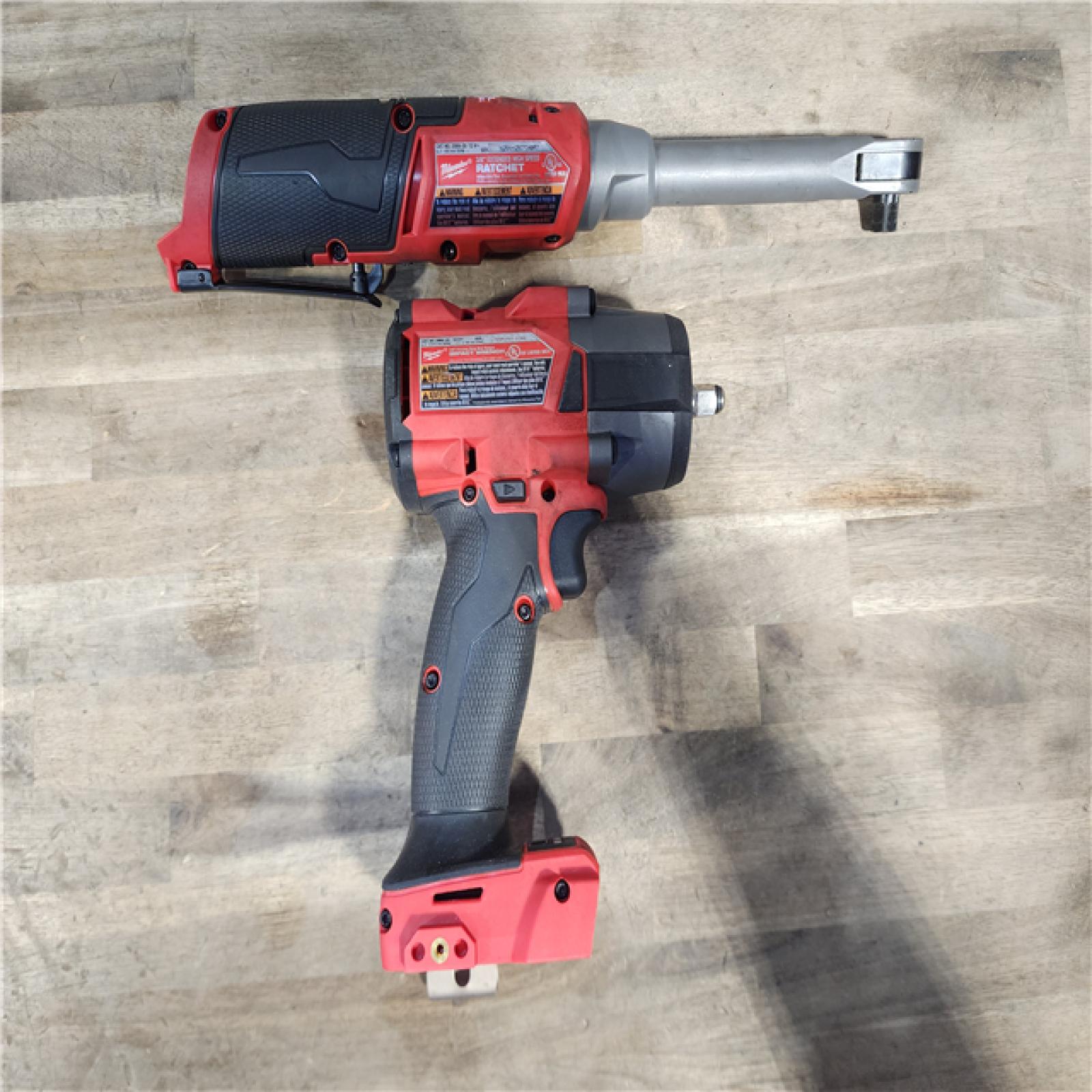 HOUSTON LOCATION - AS-IS MILWAUKEE 2 TOOL COMBO KIT W/ (2) BATTERY & CHARGER