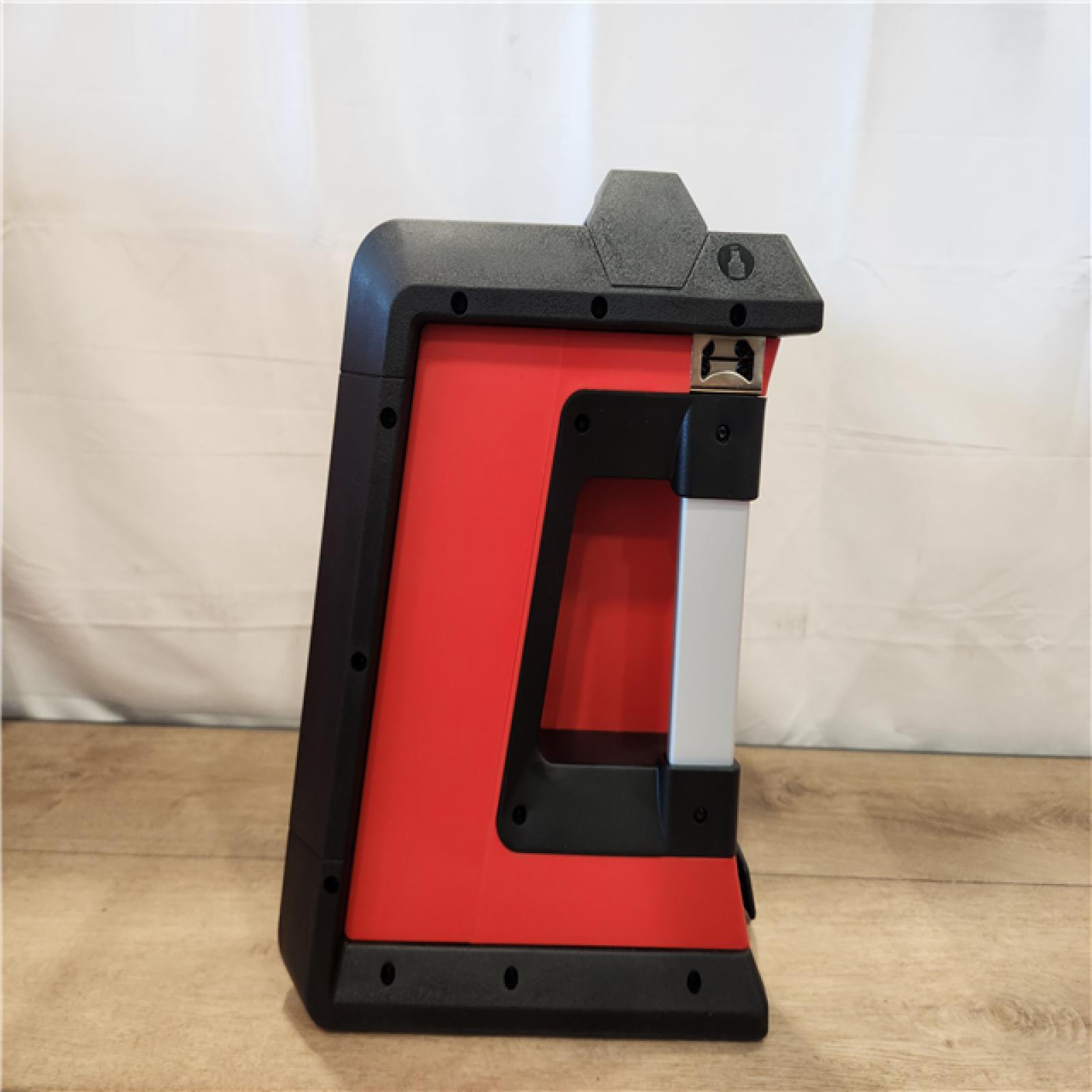 AS-IS- Milwaukee M18 Lithium-Ion Cordless Jobsite Radio/Charger