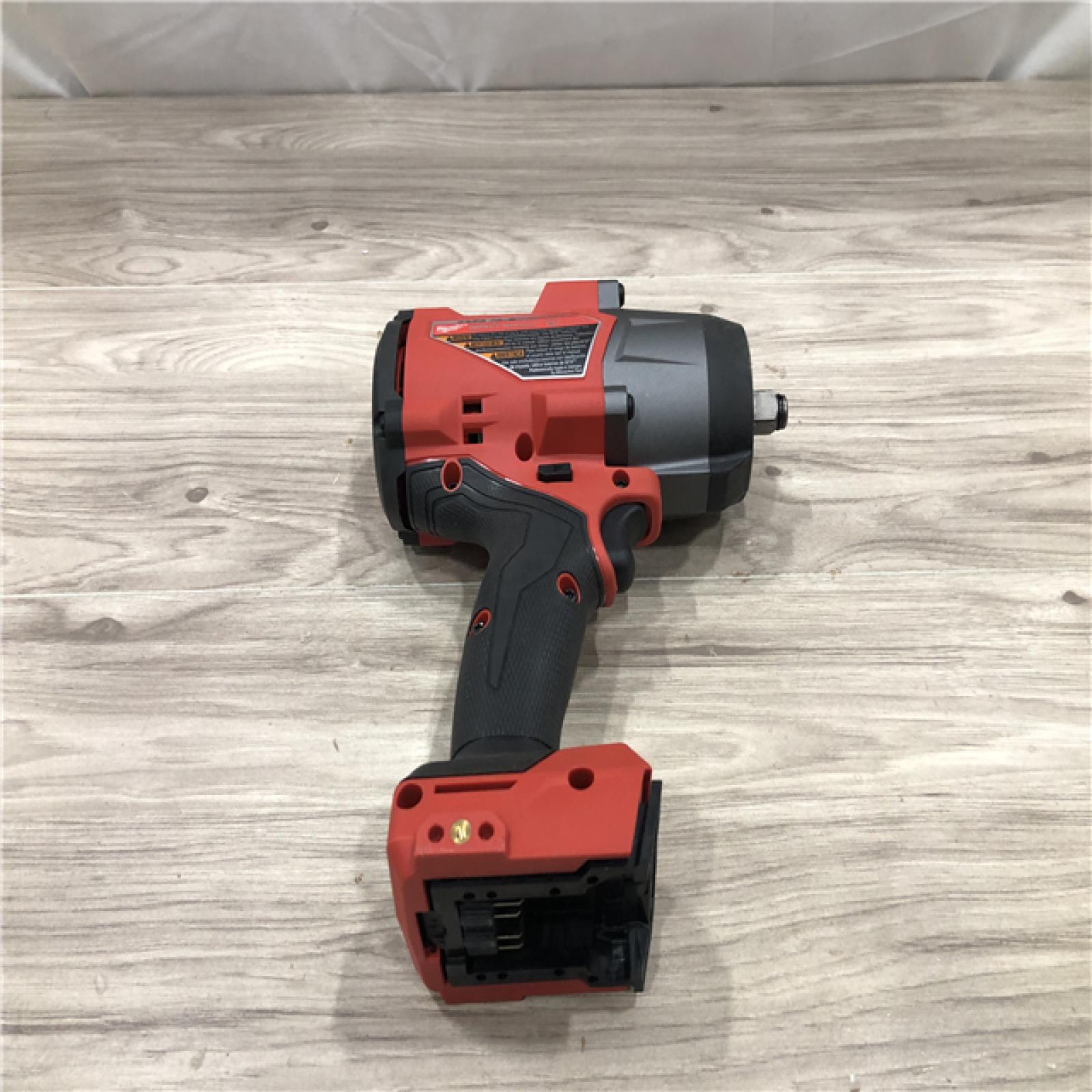 AS-IS Milwaukee M18 1/2 in. Cordless High Torque Impact Wrench Kit