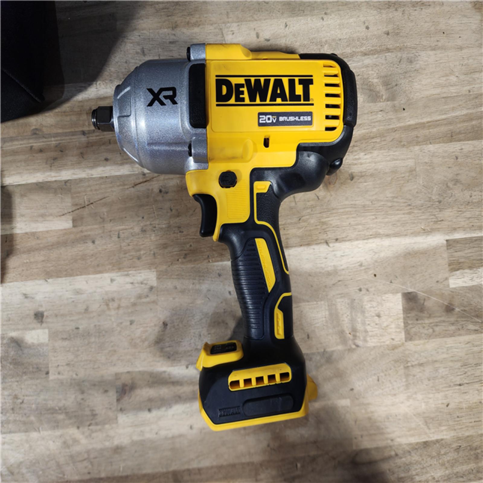 HOUSTON LOCATION - AS-IS Dewalt 20V MAX Lithium-Ion Cordless 1/2 in. Impact Wrench Kit W/ BATTERY & CHARGER