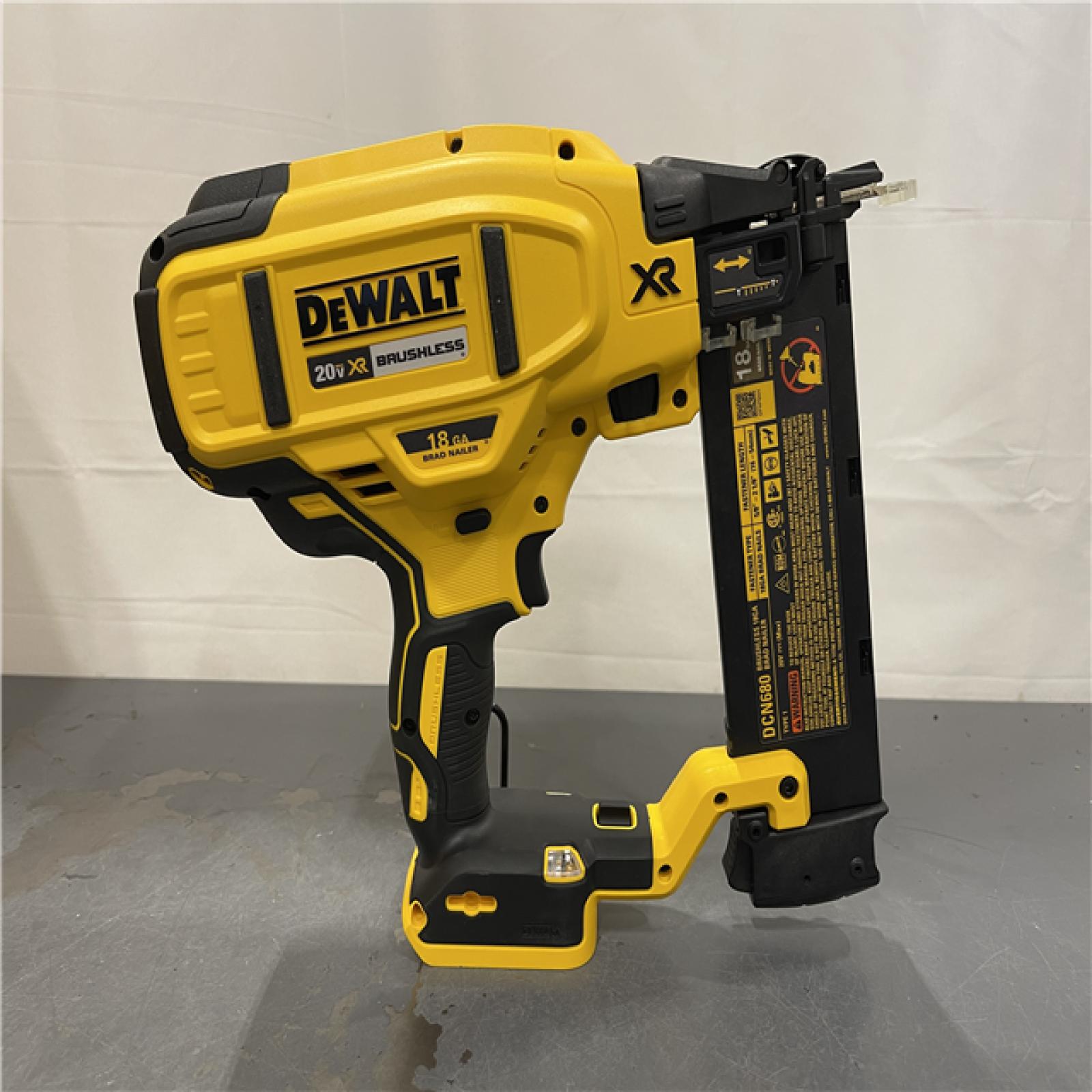 AS-IS - DeWalt 20V MAX XR Lithium-Ion Electric Cordless 18-Gauge Brad Nailer