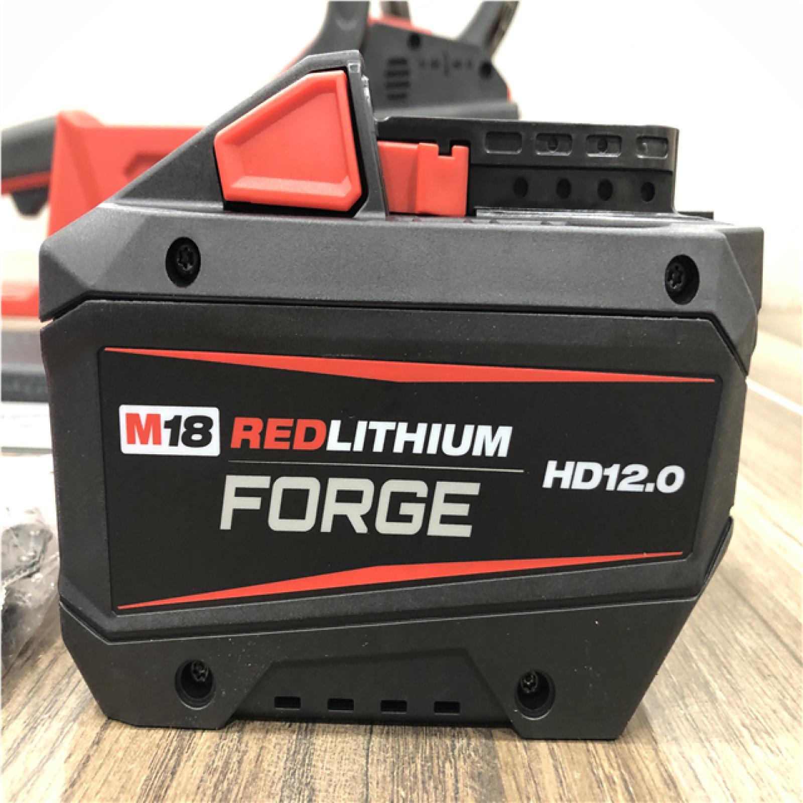 Milwaukee FUEL 16 in. 18V Lithium-Ion Brushless Battery Chainsaw Kit