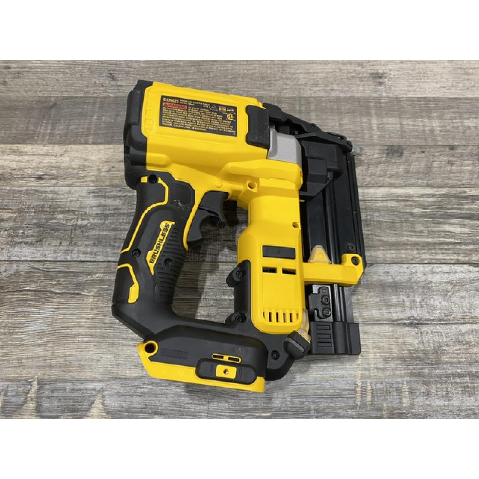 AS-IS DEWALT ATOMIC 20V MAX Lithium Ion Cordless 23 Gauge Pin Nailer Kit