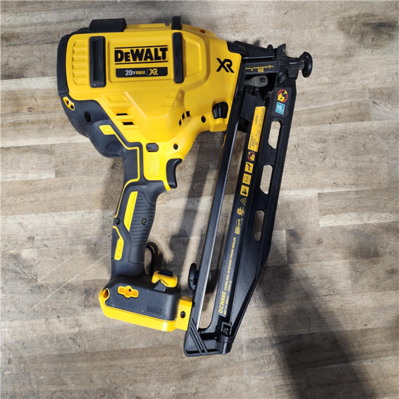HOUSTON LOCATION - AS-IS DeWalt 20V 16 Gauge Cordless Angled Finish Nailer Kit W/ 2Ah Battery
