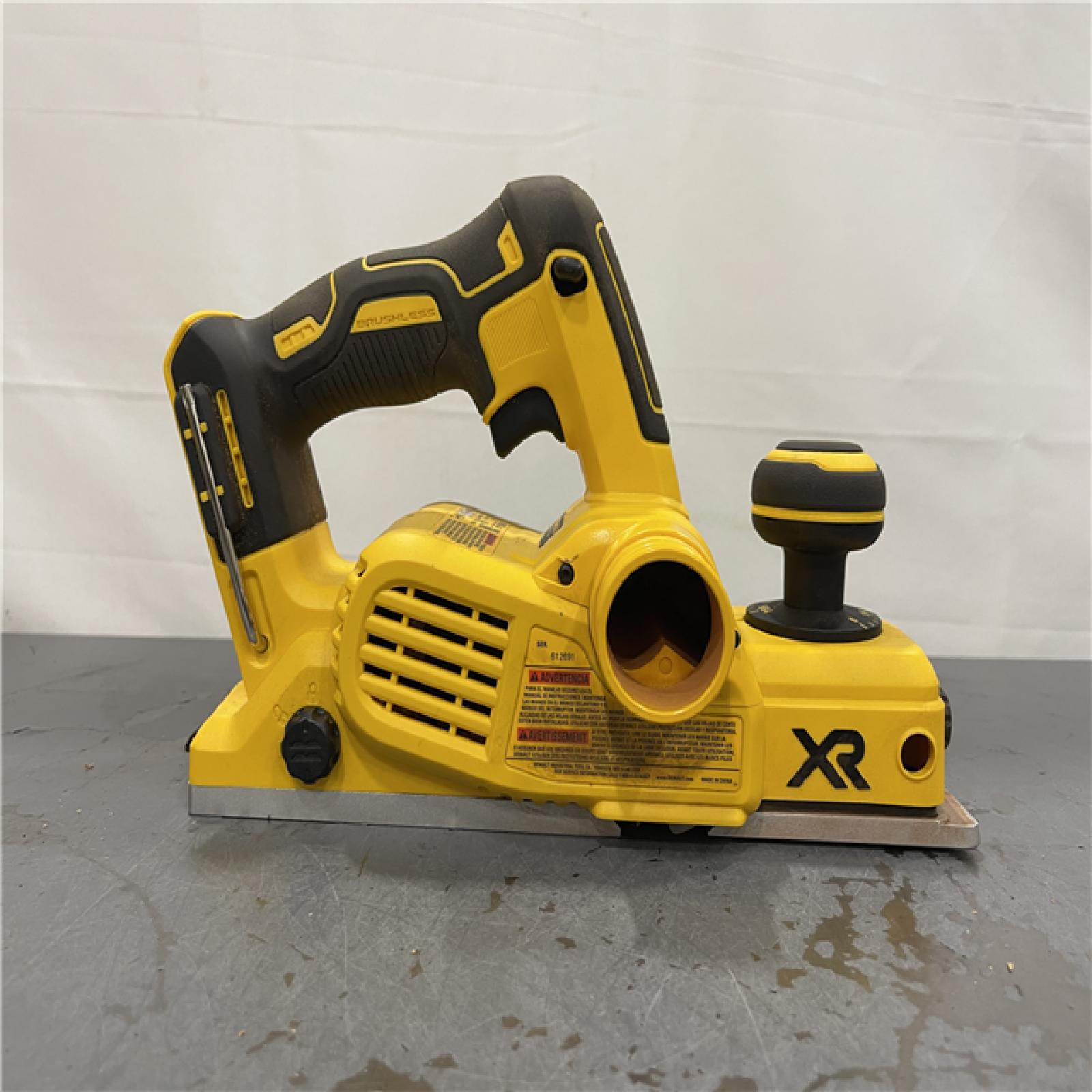 AS-IS - DEWALT 20V MAX XR Cordless Brushless 3-1/4 in. Planer