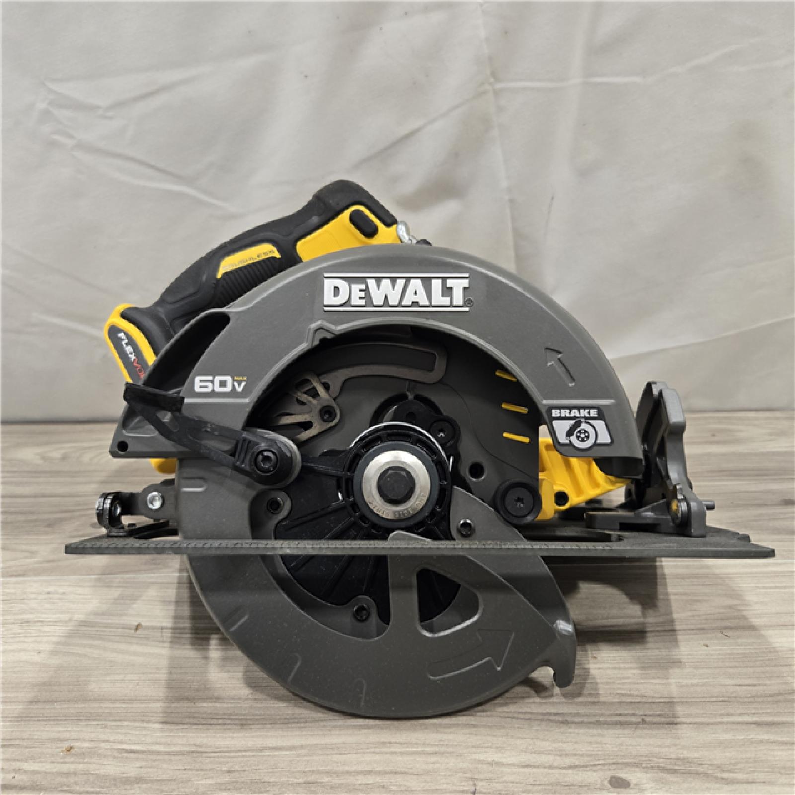 AS-IS DeWALT Flexvolt Max 7-1/4 60V Circular Saw (Tool Only)