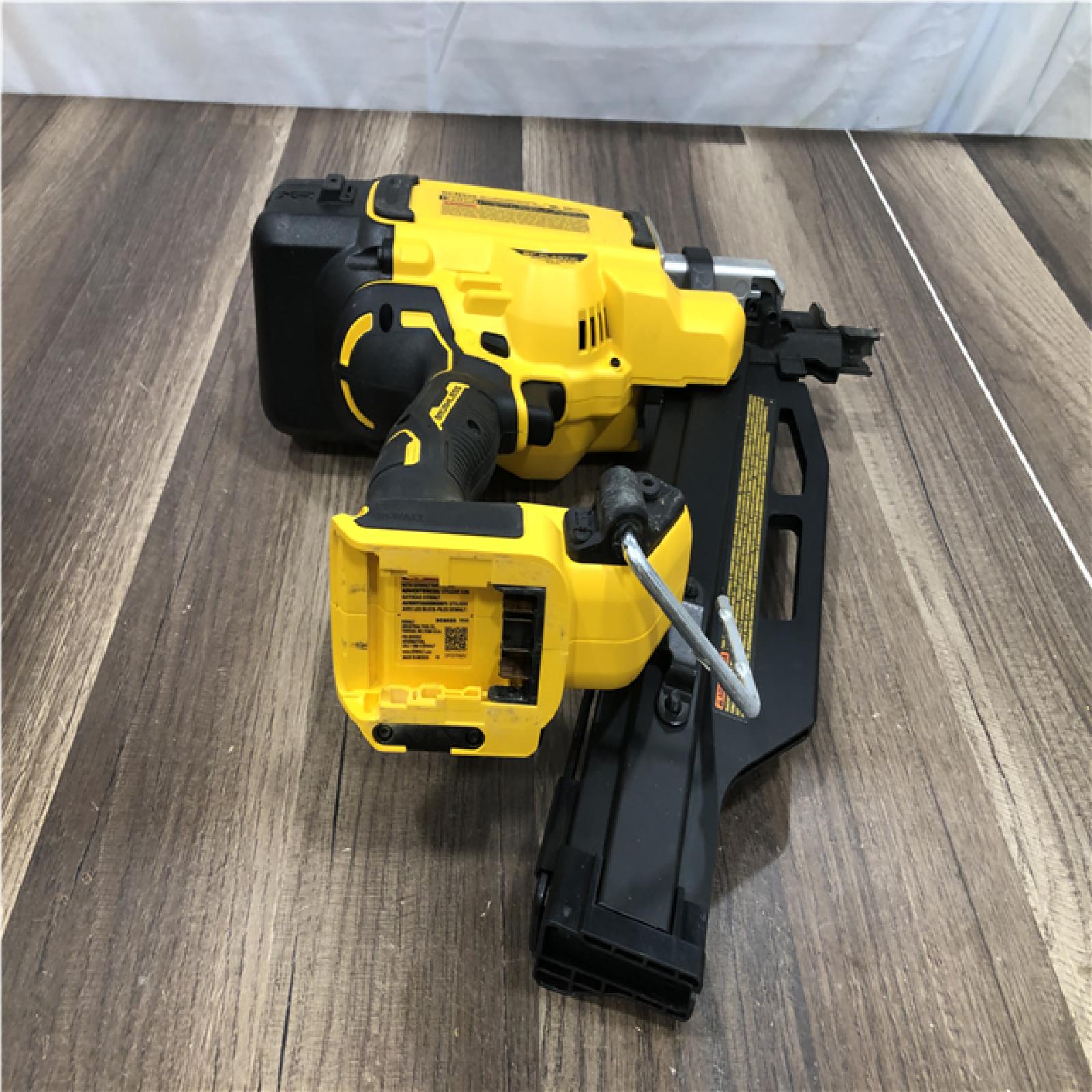 AS-IS DEWALT 20-Volt 21° Cordless Framing Nailer (Tool-Only)
