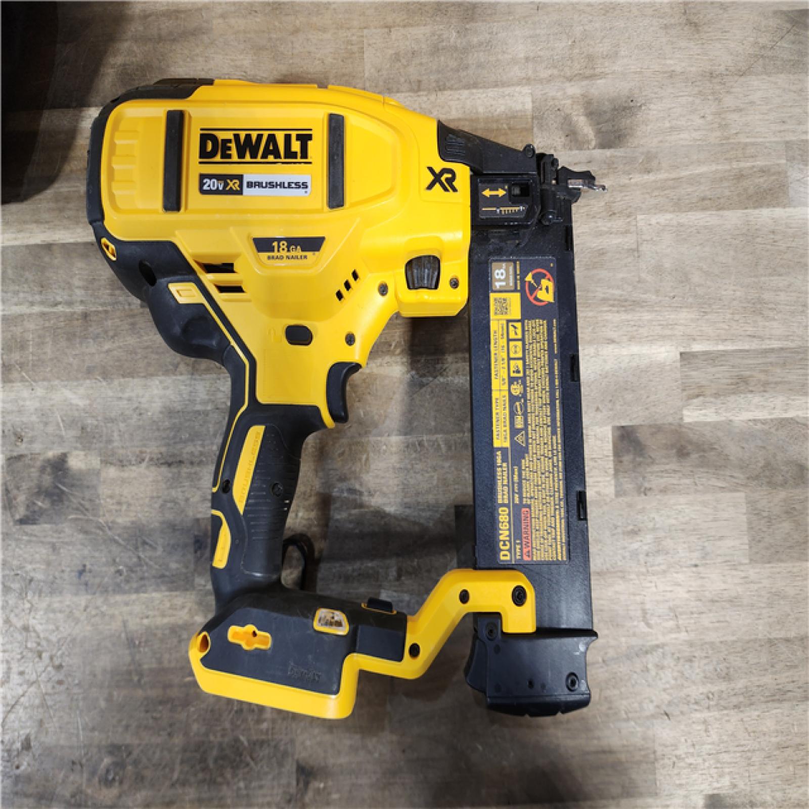 HOUSTON LOCATION - AS-IS DEWALT 20V MAX XR 18 Gauge Brad Nailer Kit
