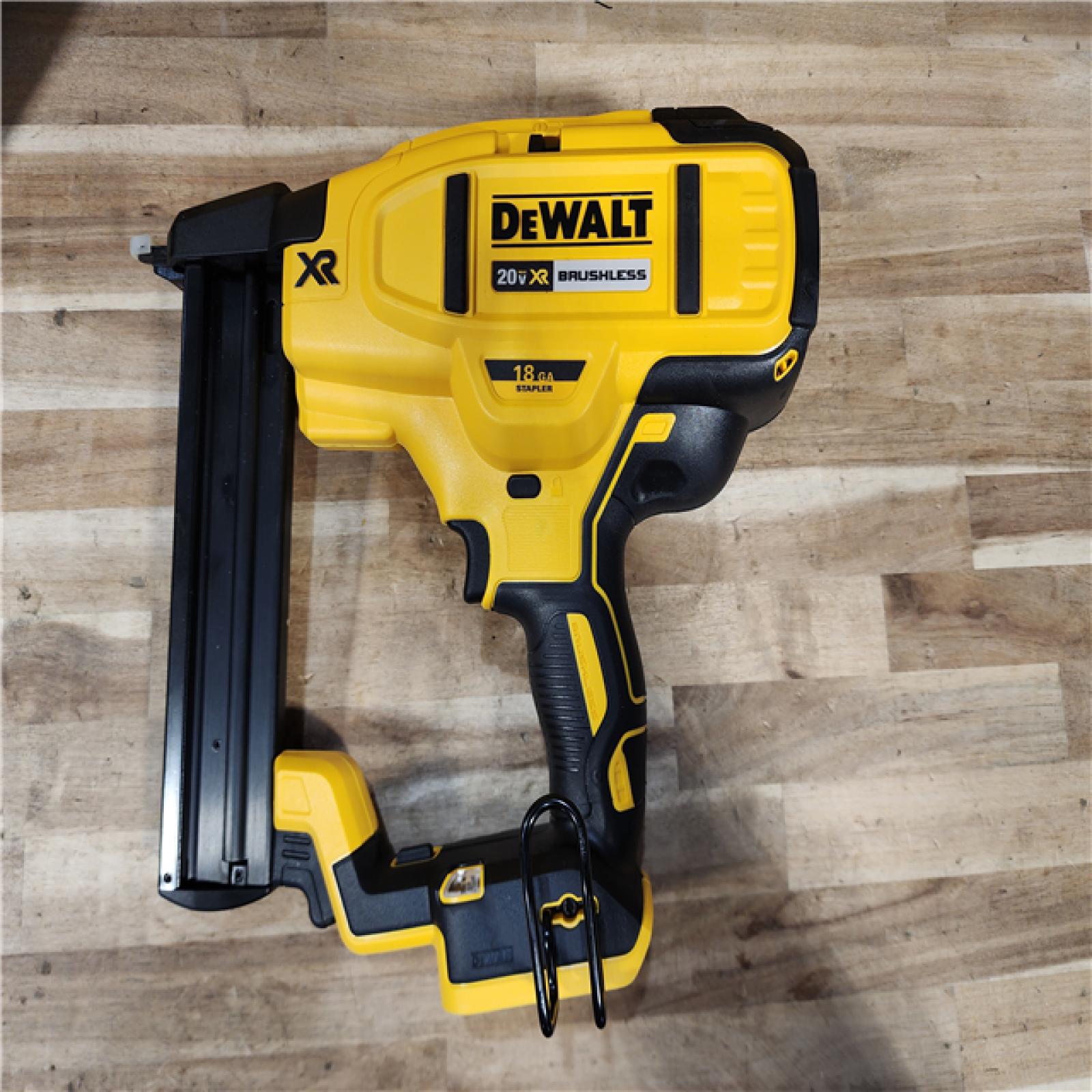 HOUSTON LOCATION - AS-IS DEWALT 20V MAX XR Lithium-Ion Cordless 18-Gauge Narrow Crown Stapler Kit