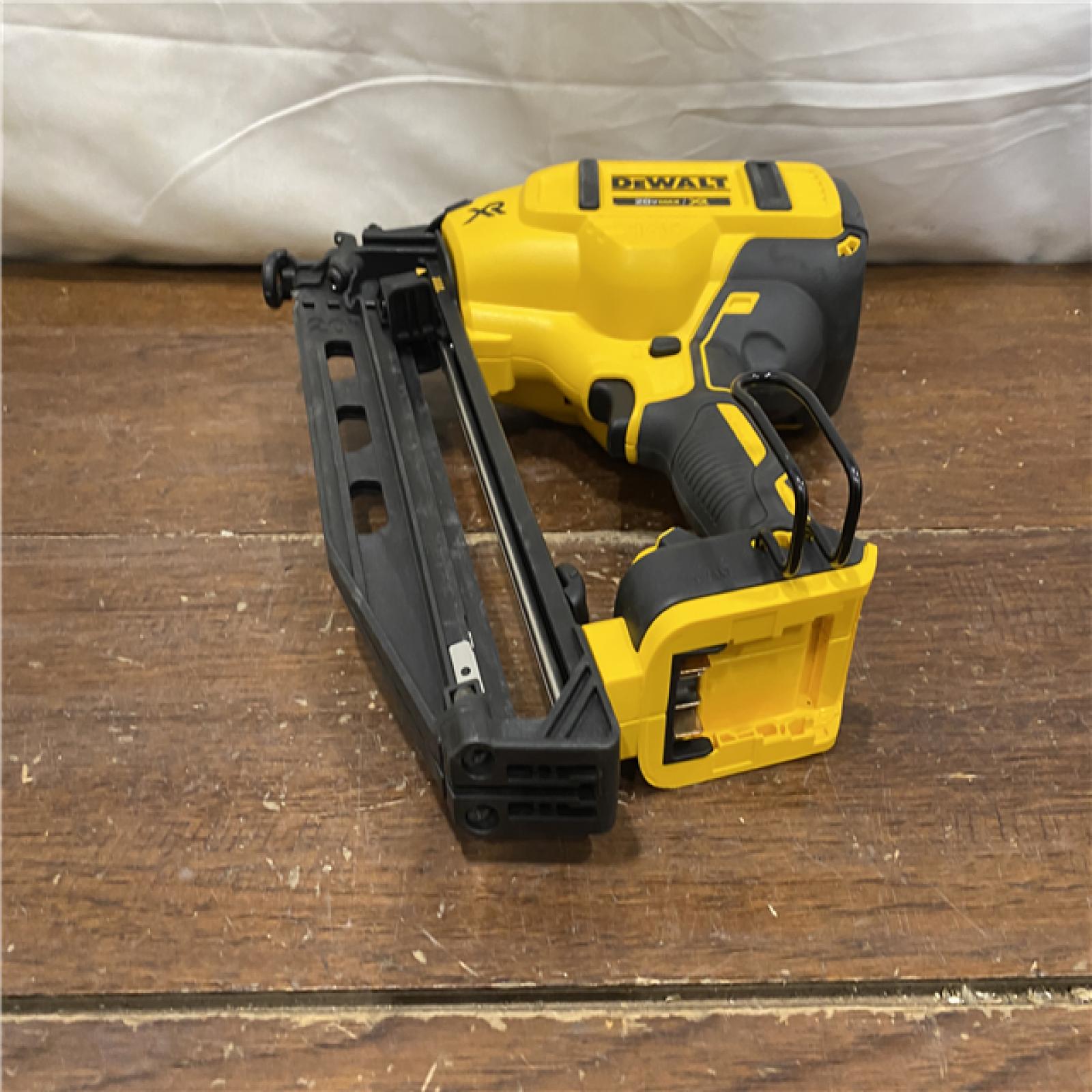 AS-IS DeWalt DCN660D1 20V 16 Gauge Cordless Angled Finish Nailer Kit W/ 2Ah Battery