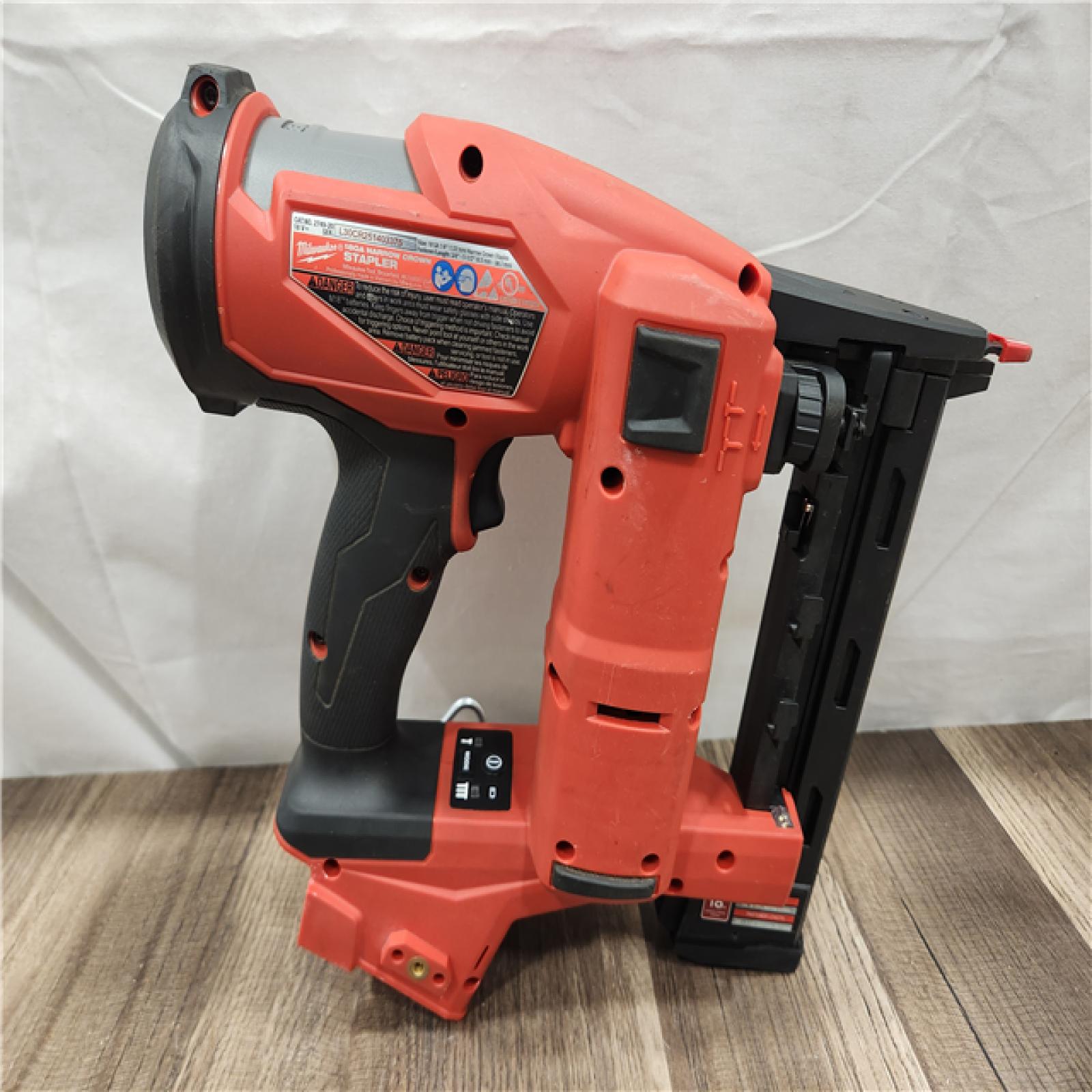 AS-IS- MILWAUKEE FUEL 18V Cordless 18-Gauge 1/4 in. Narrow Crown Stapler (Tool-Only)