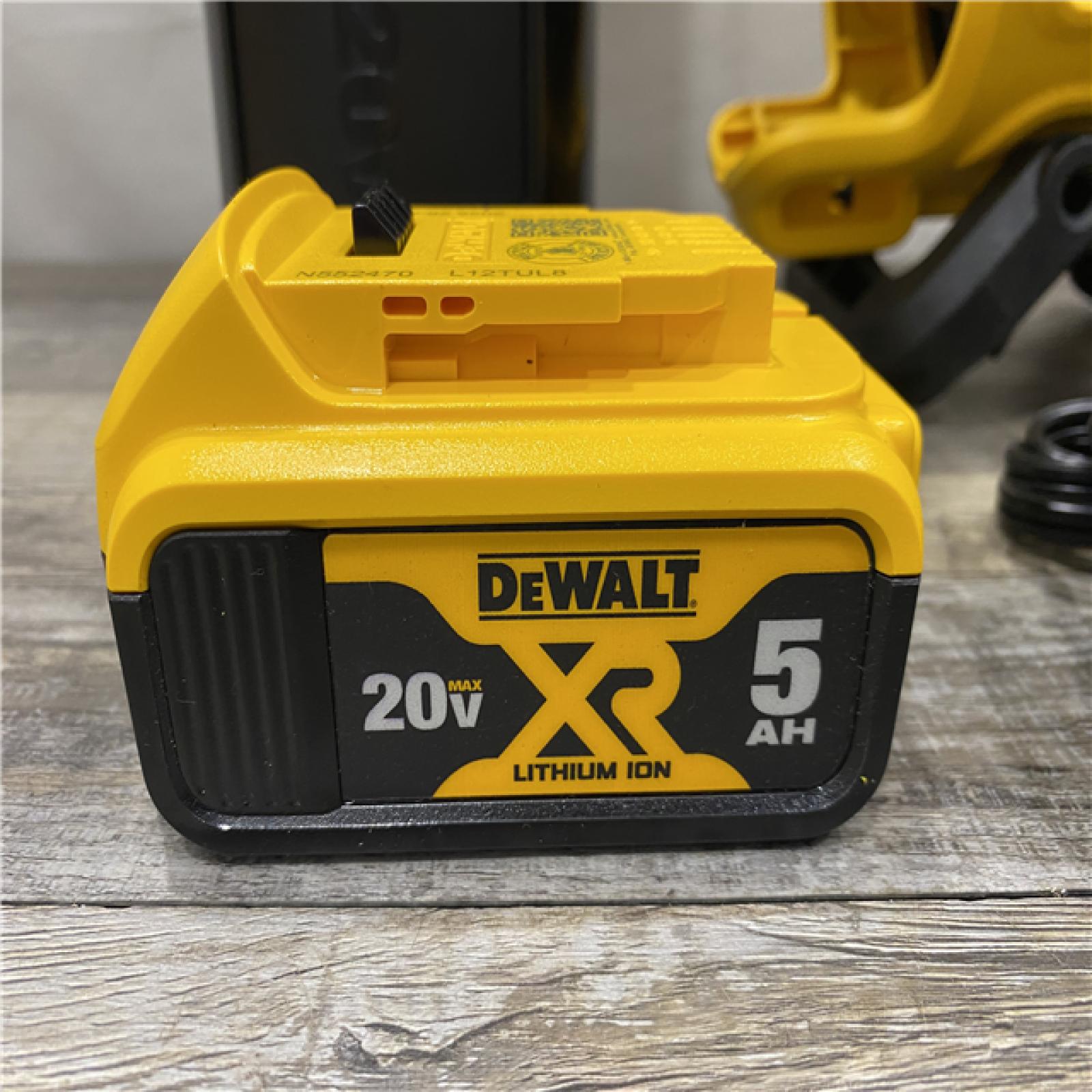 AS-IS DEWALT 20V MAX* XR Brushless Cordless Handheld Blower Kit