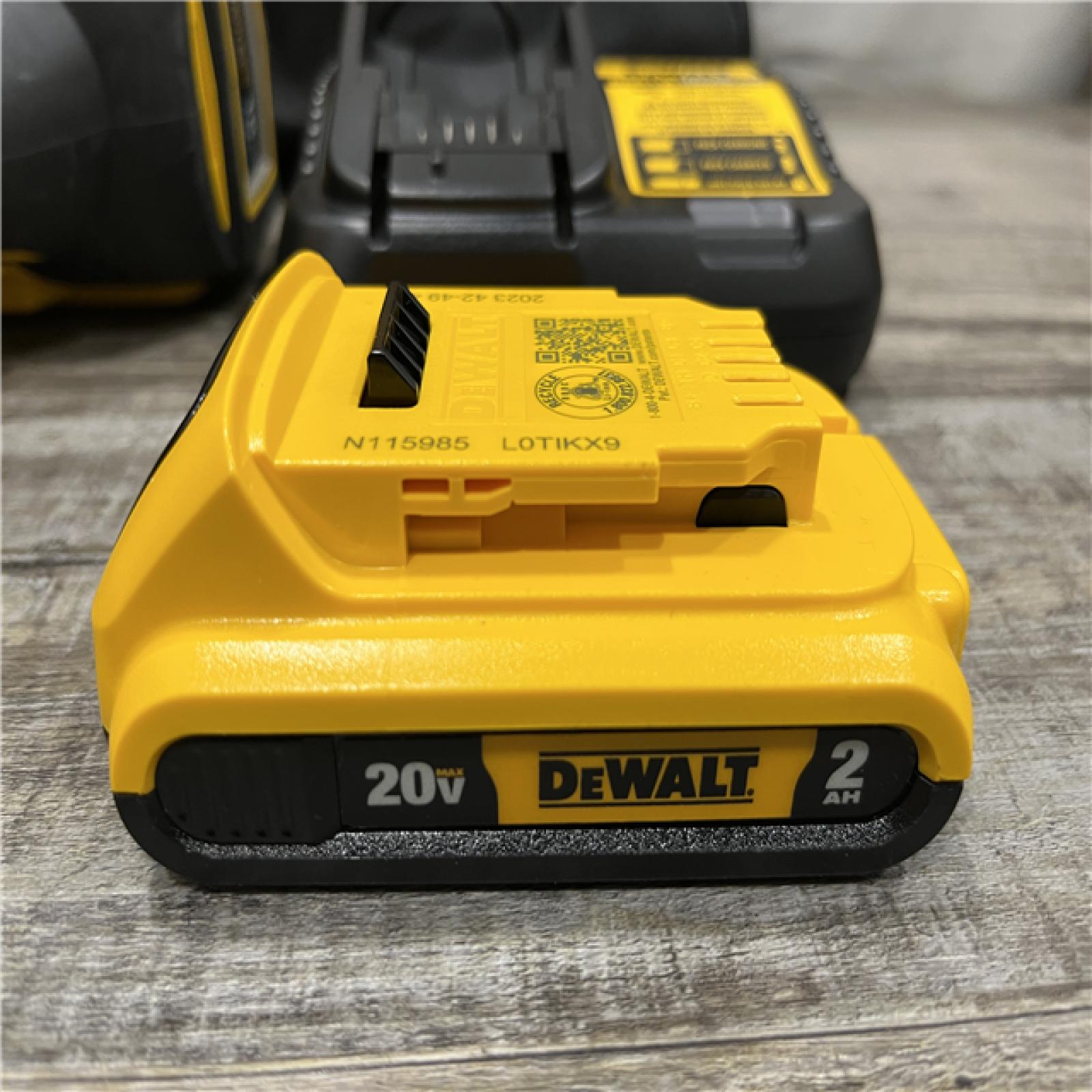 AS-IS DEWALT 20V MAX XR 16-Gauge Electric Cordless Angled Finishing Nailer Kit