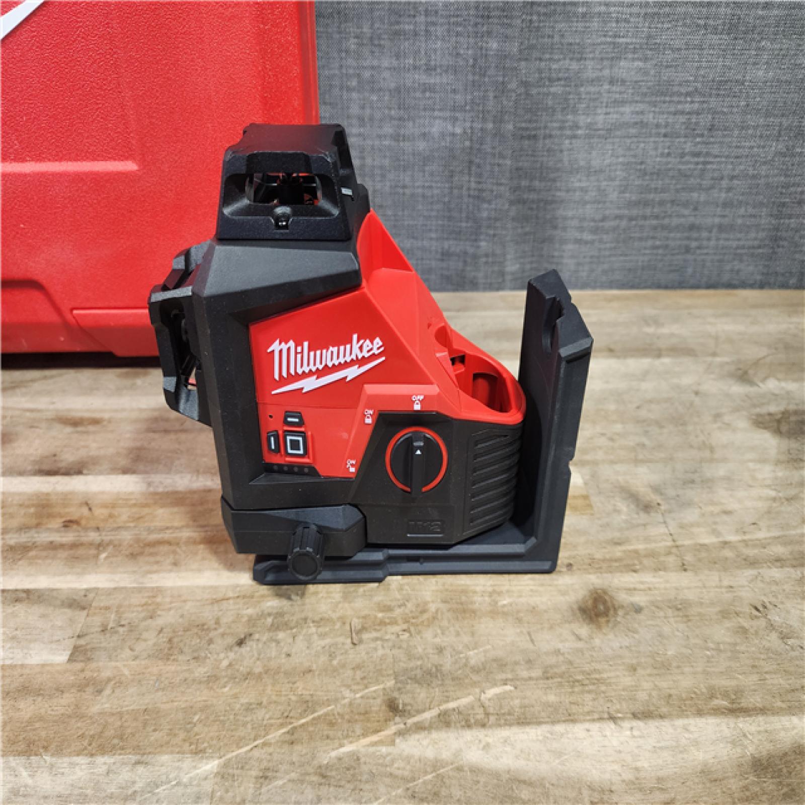 HOUSTON LOCATION - AS-IS Milwaukee-3632-21 M12 Green Beam Laser 360° 3-Plane Kit